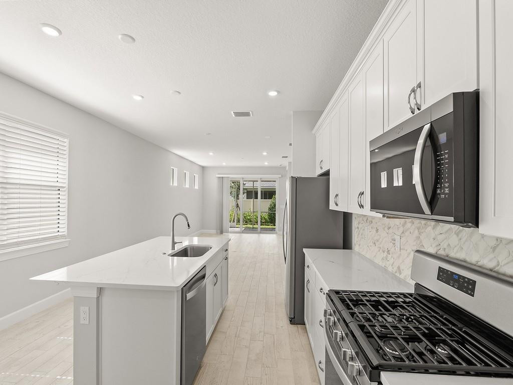 HARBOR ISLE PHASE 1 - Residential Lease