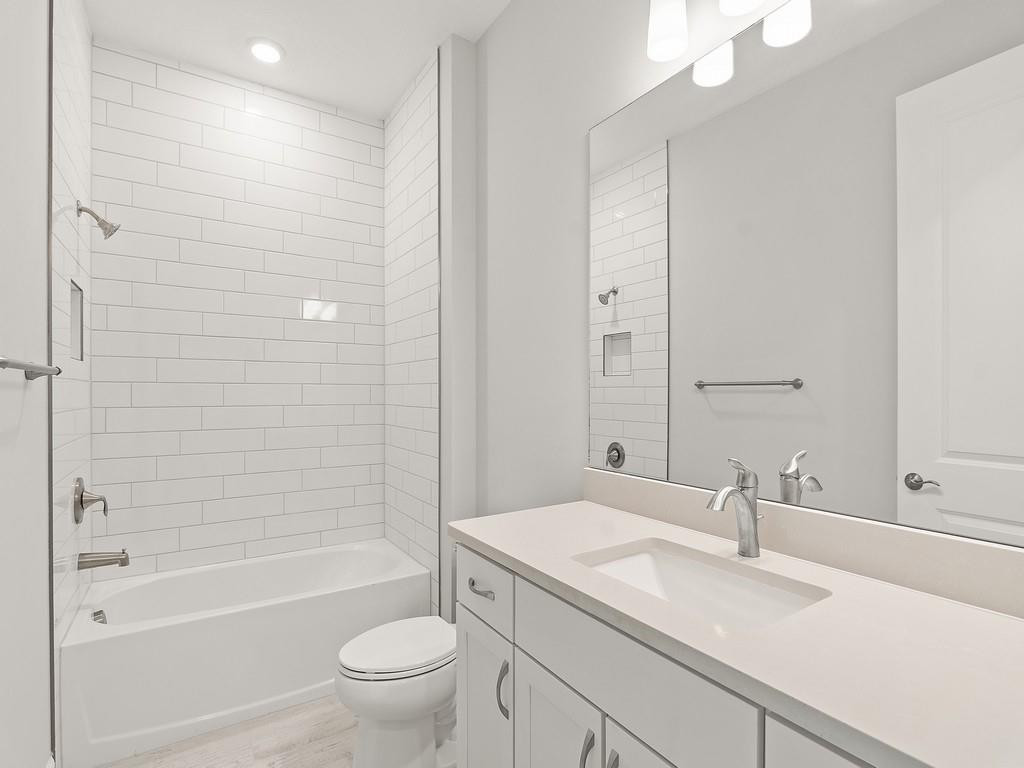 HARBOR ISLE PHASE 1 - Residential Lease