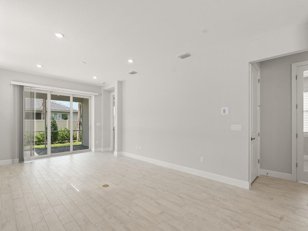 HARBOR ISLE PHASE 1 - Residential Lease