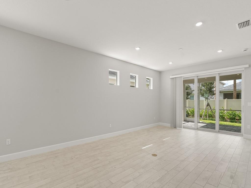 HARBOR ISLE PHASE 1 - Residential Lease