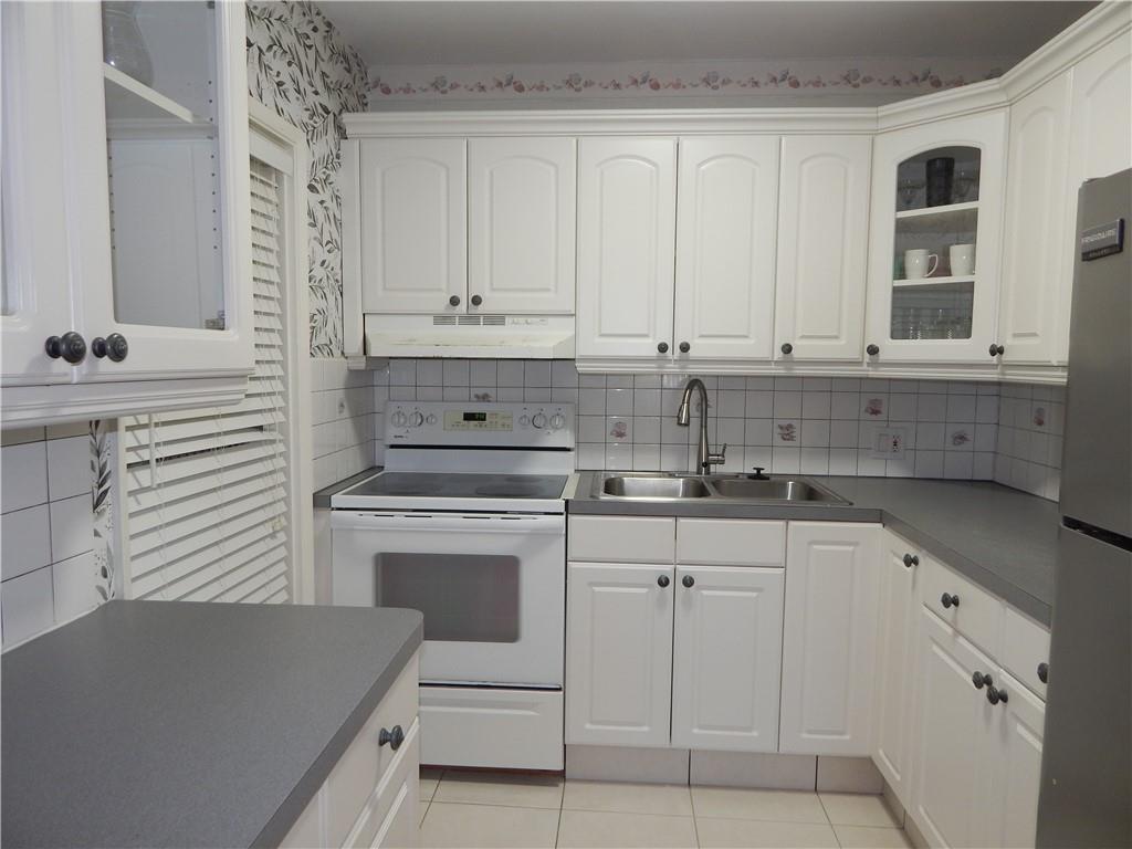LE COTILLION CO-OP - Residential