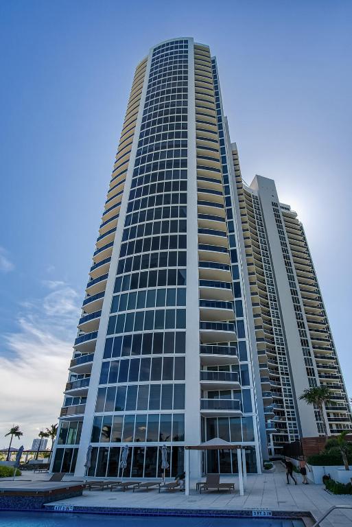OCEAN THREE - Residential