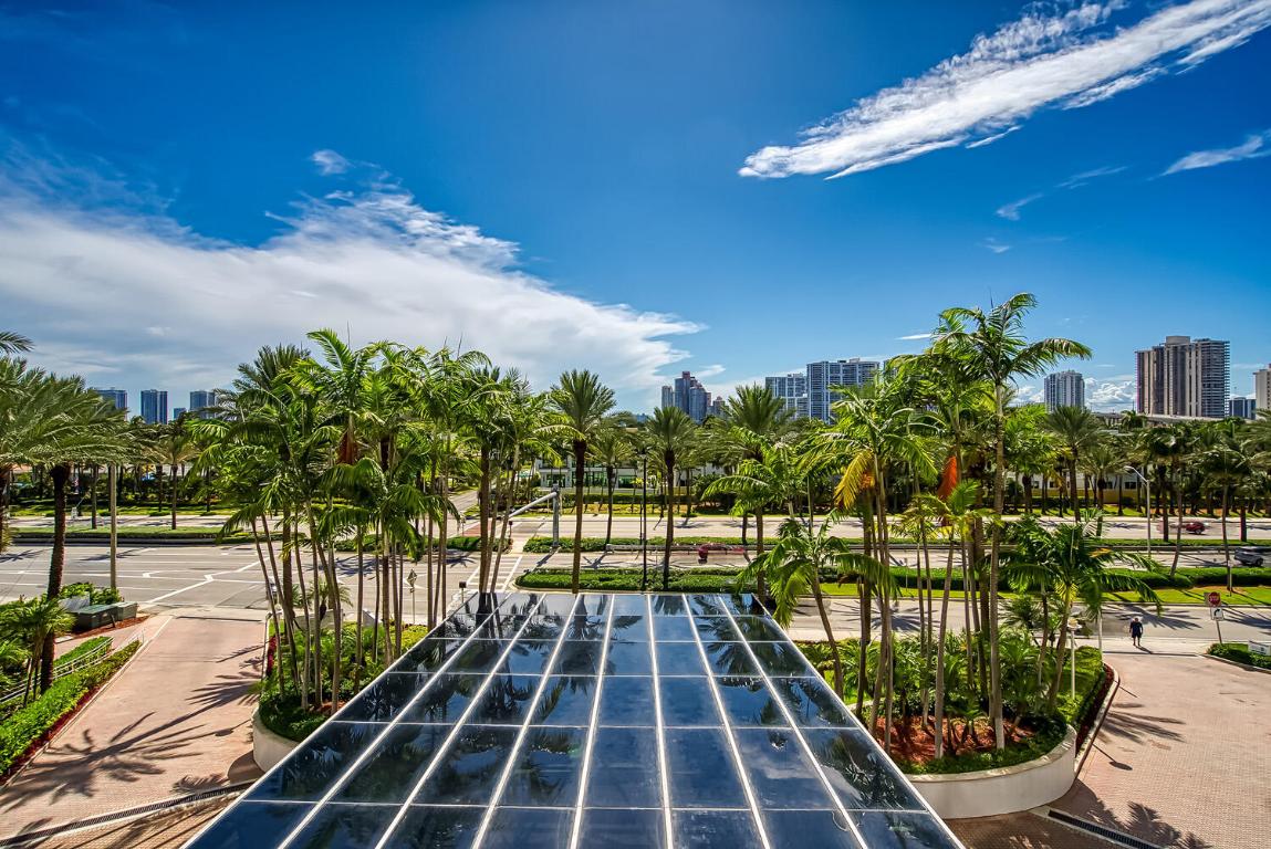OCEAN THREE - Residential