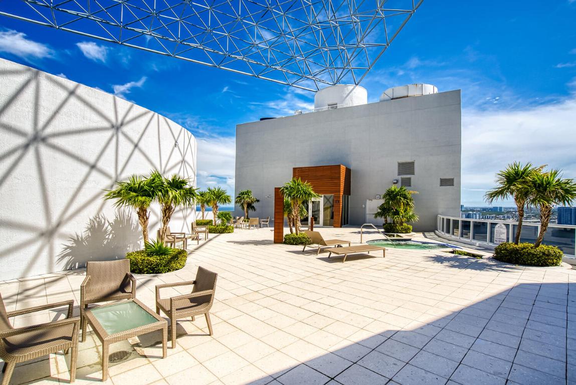OCEAN THREE - Residential