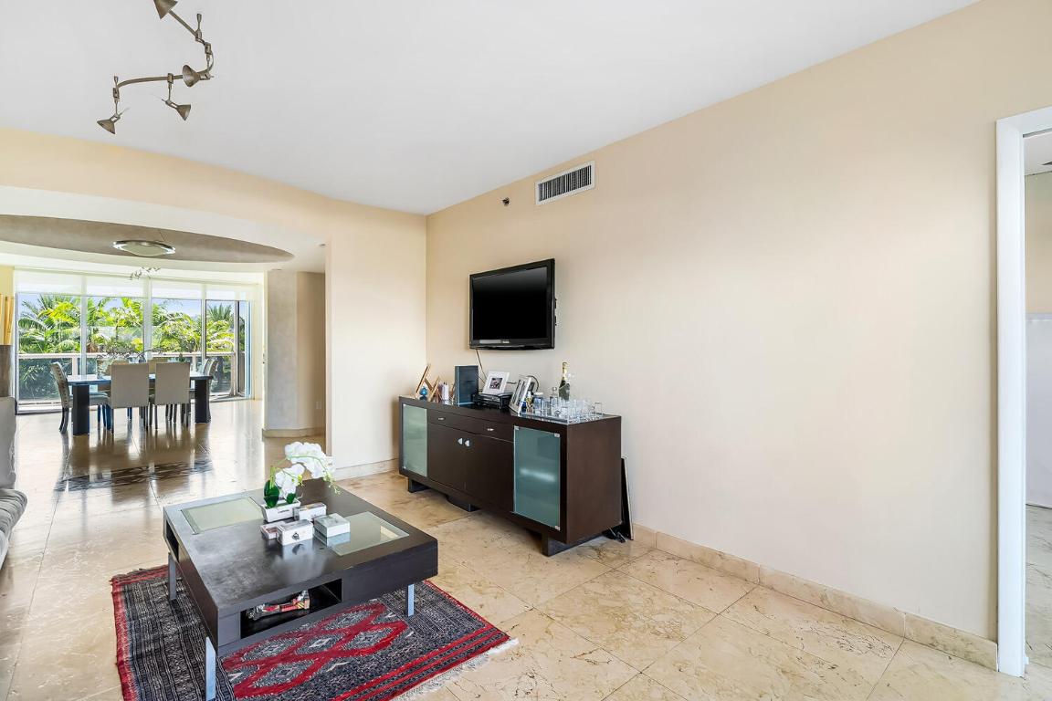OCEAN THREE - Residential