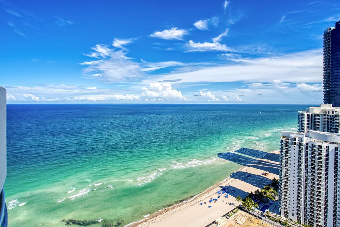 OCEAN THREE - Residential