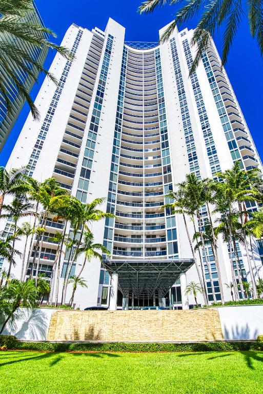 OCEAN THREE - Residential