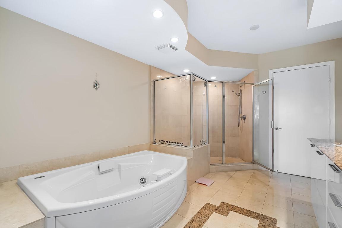 OCEAN THREE - Residential