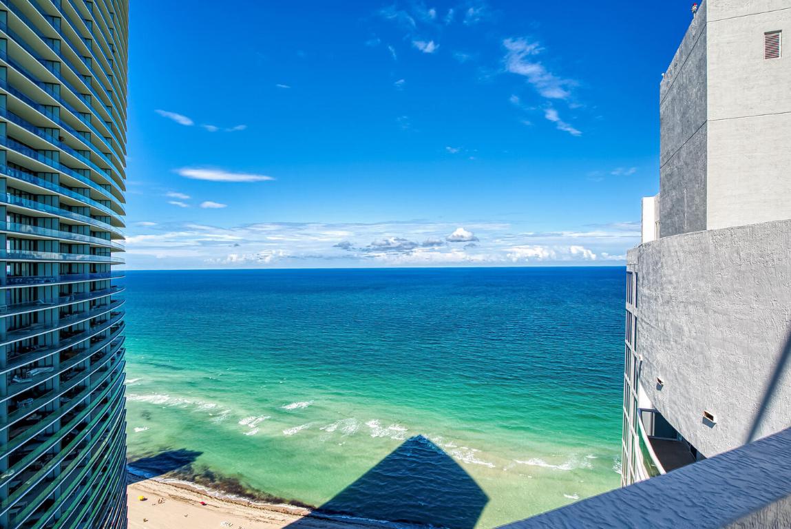 OCEAN THREE - Residential