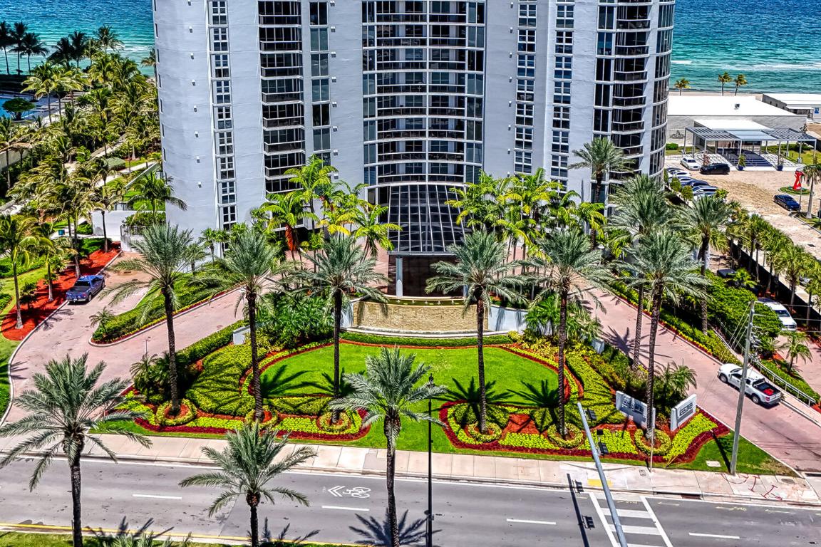 OCEAN THREE - Residential