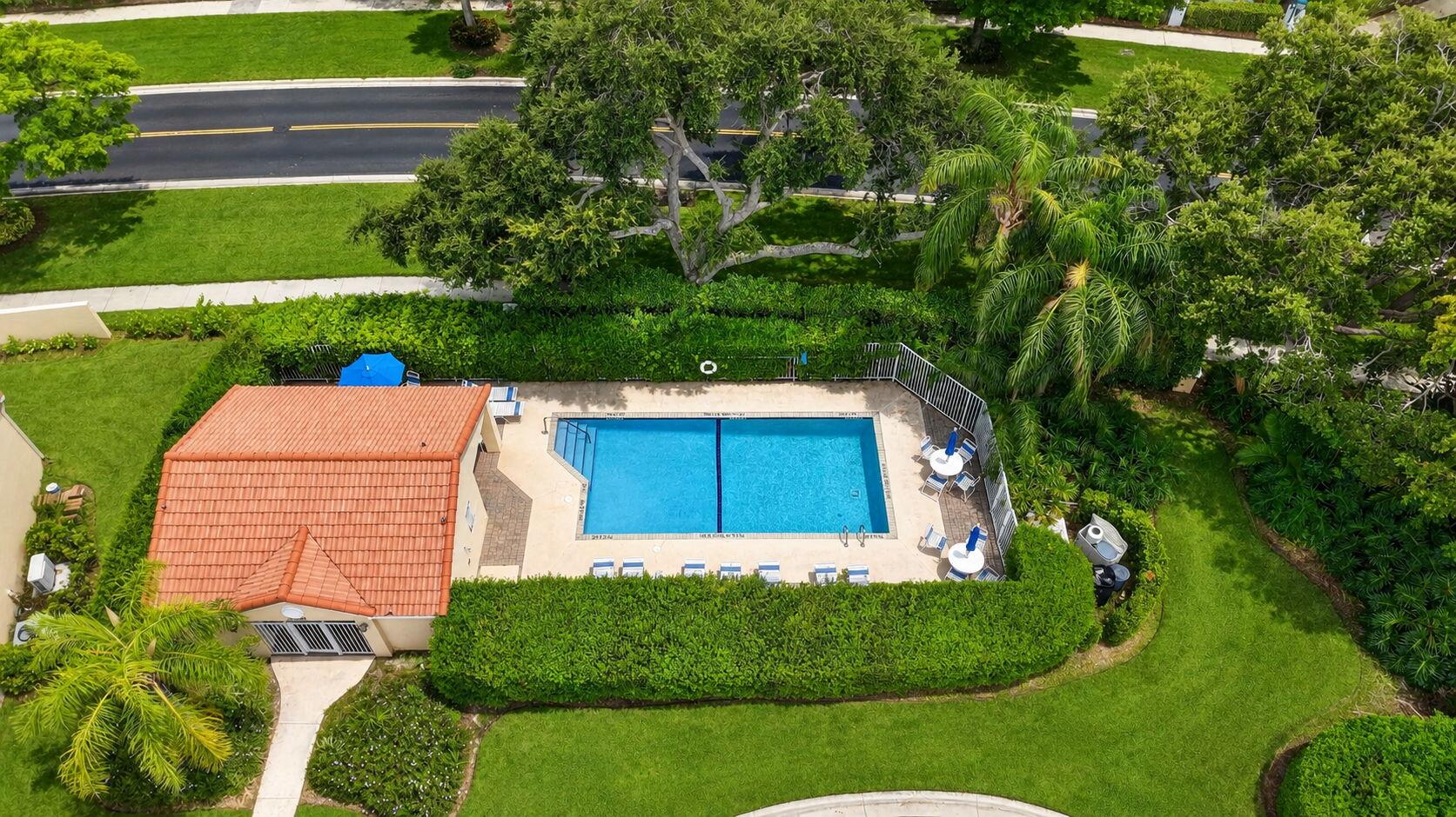 EASTBROOKE COACH HOMES CONDO - Residential