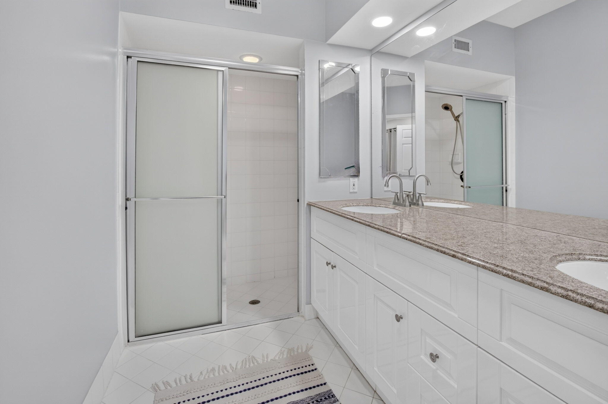 EASTBROOKE COACH HOMES CONDO - Residential