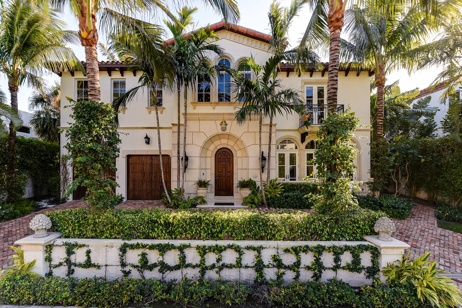 Beautiful 3BR/3.2BA In-Town Mediterranean. Home is perfect for entertaining, with library, formal dining room, and oversized living room with fireplace. Fantastic Master Suite with dual closets, sitting room, and balcony. Eat-in chef’s kitchen, 2 car garage, and swimming pool.