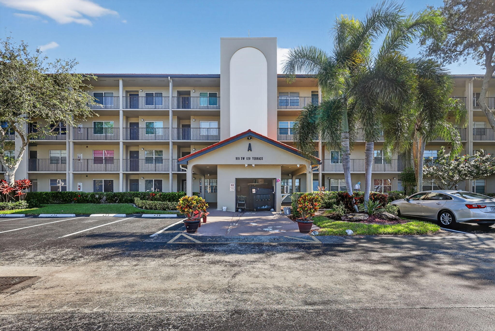 CAMBRIDGE AT CENTURY - Residential
