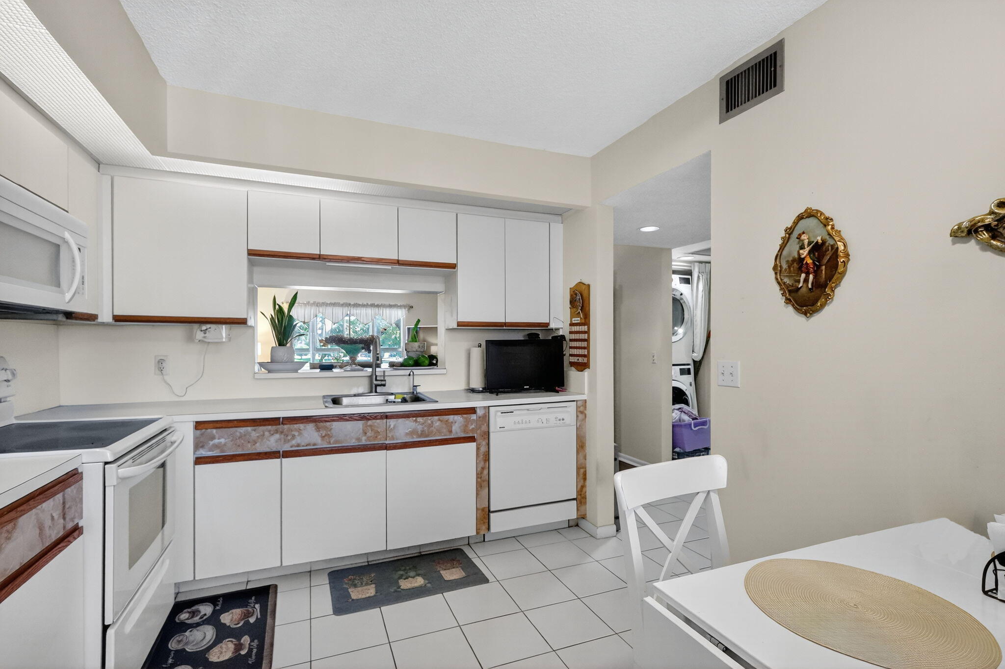 CAMBRIDGE AT CENTURY - Residential