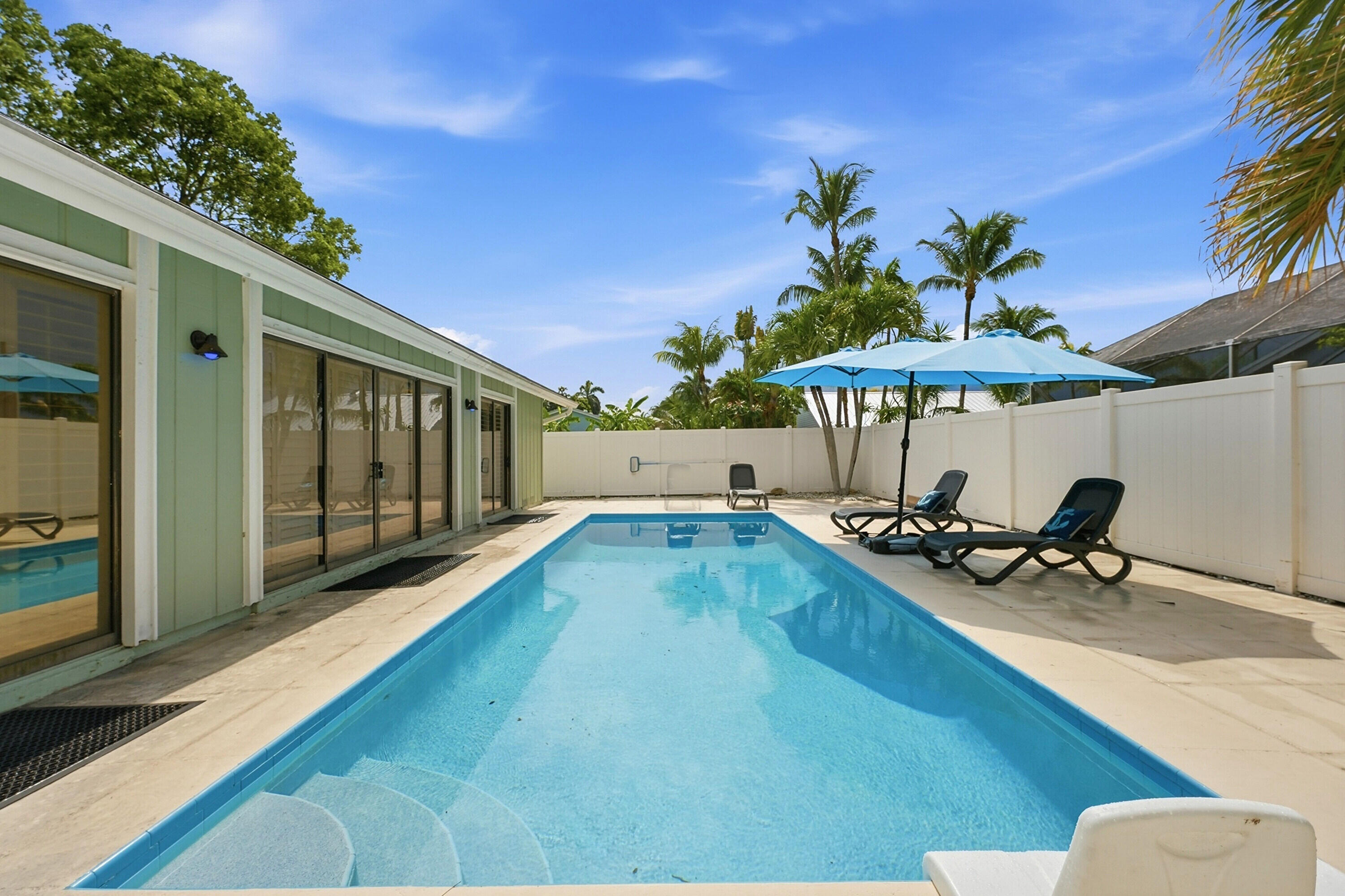 NORTH PALM BEACH HEIGHTS - Residential