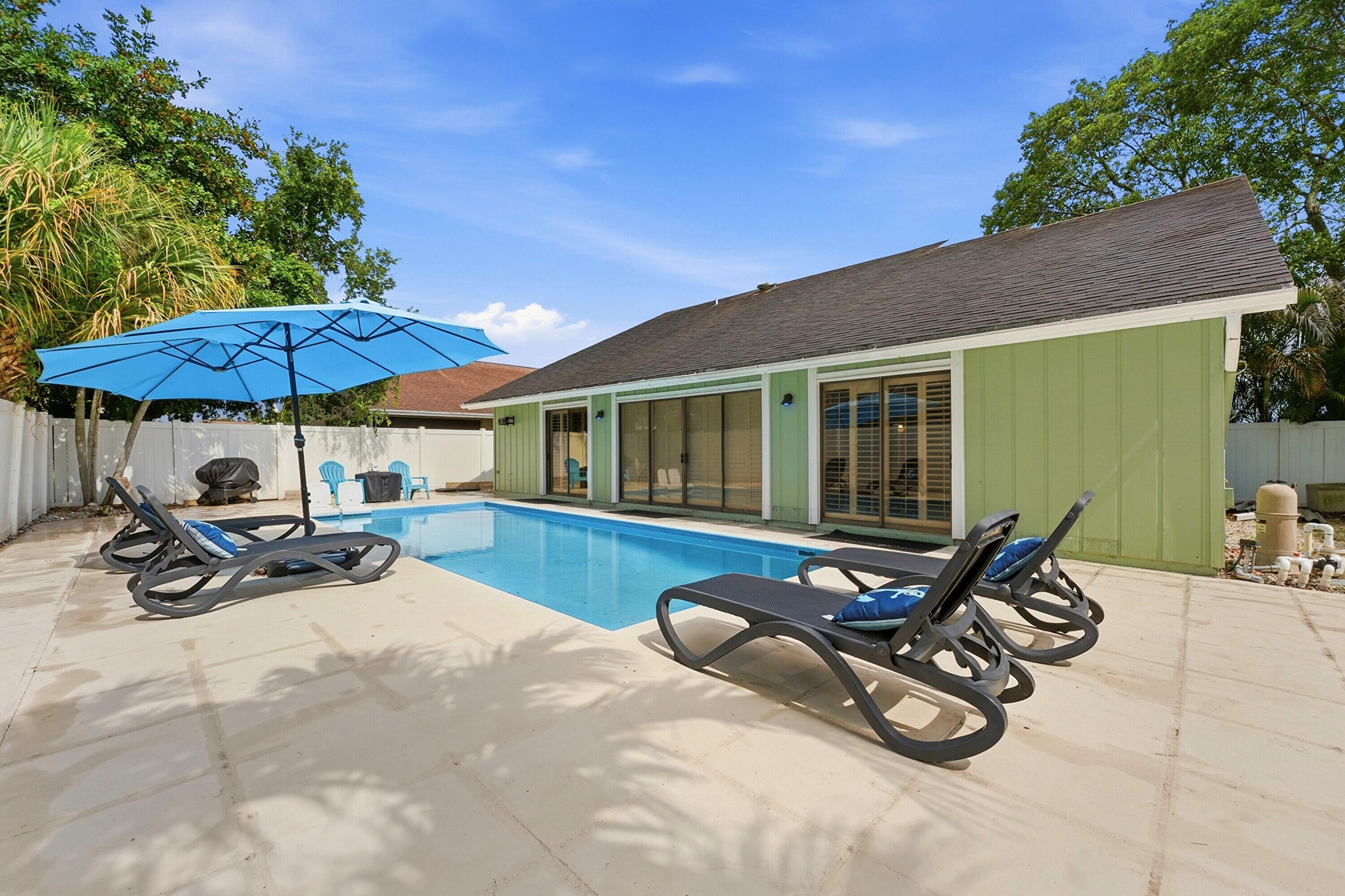 NORTH PALM BEACH HEIGHTS - Residential