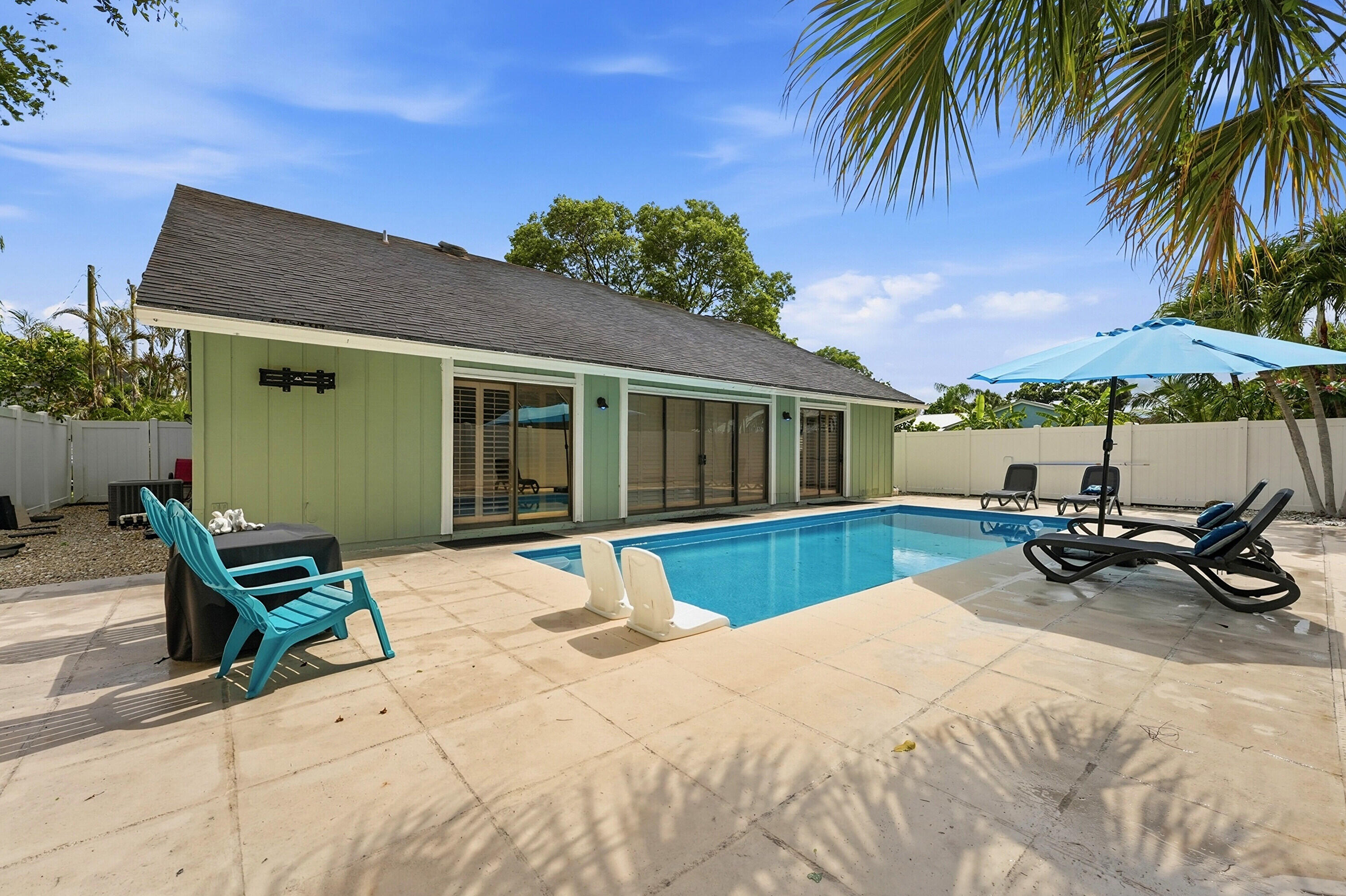NORTH PALM BEACH HEIGHTS - Residential