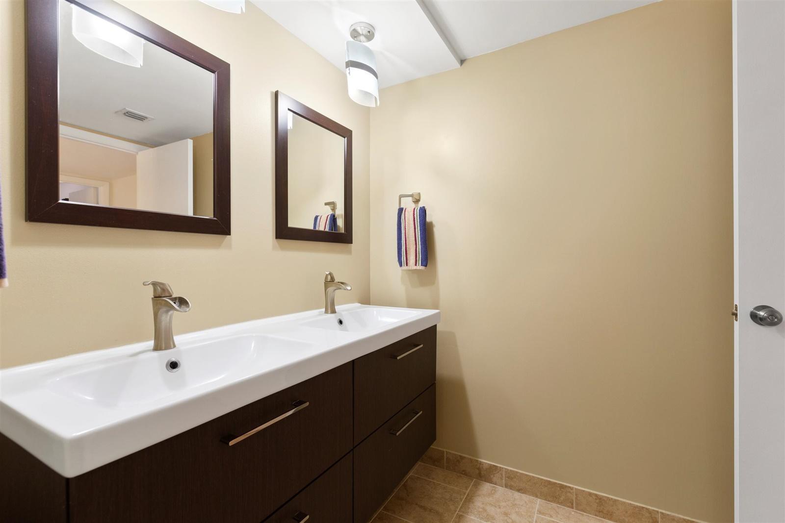 MERIDIAN PARK - Residential Lease