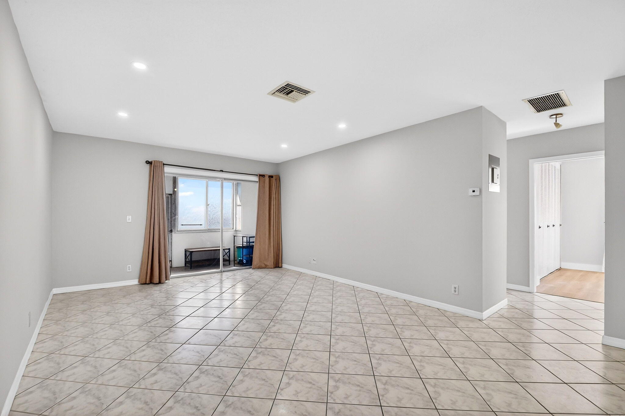 CRESTHAVEN VILLAS CONDO 24 - Residential