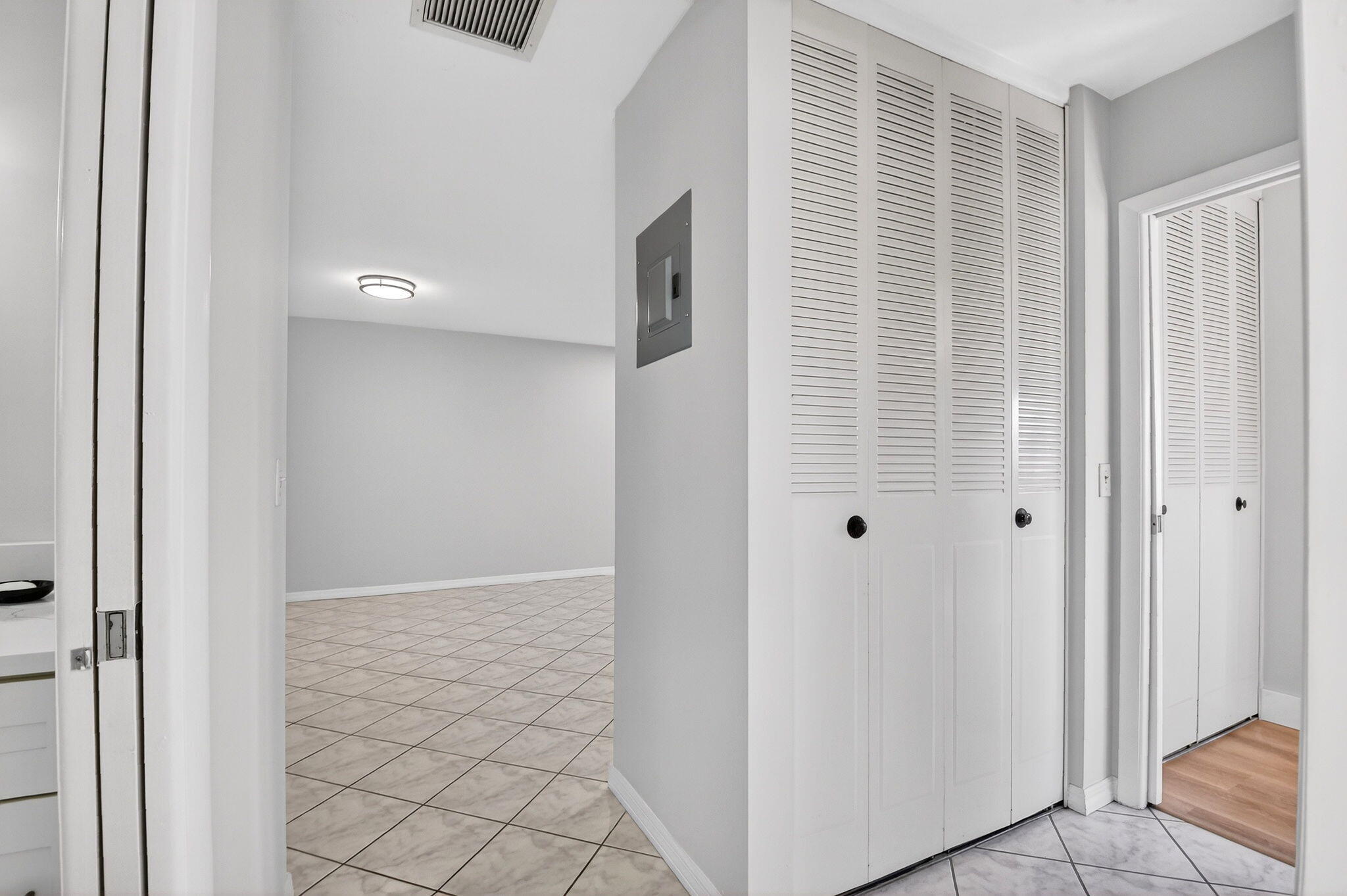 CRESTHAVEN VILLAS CONDO 24 - Residential