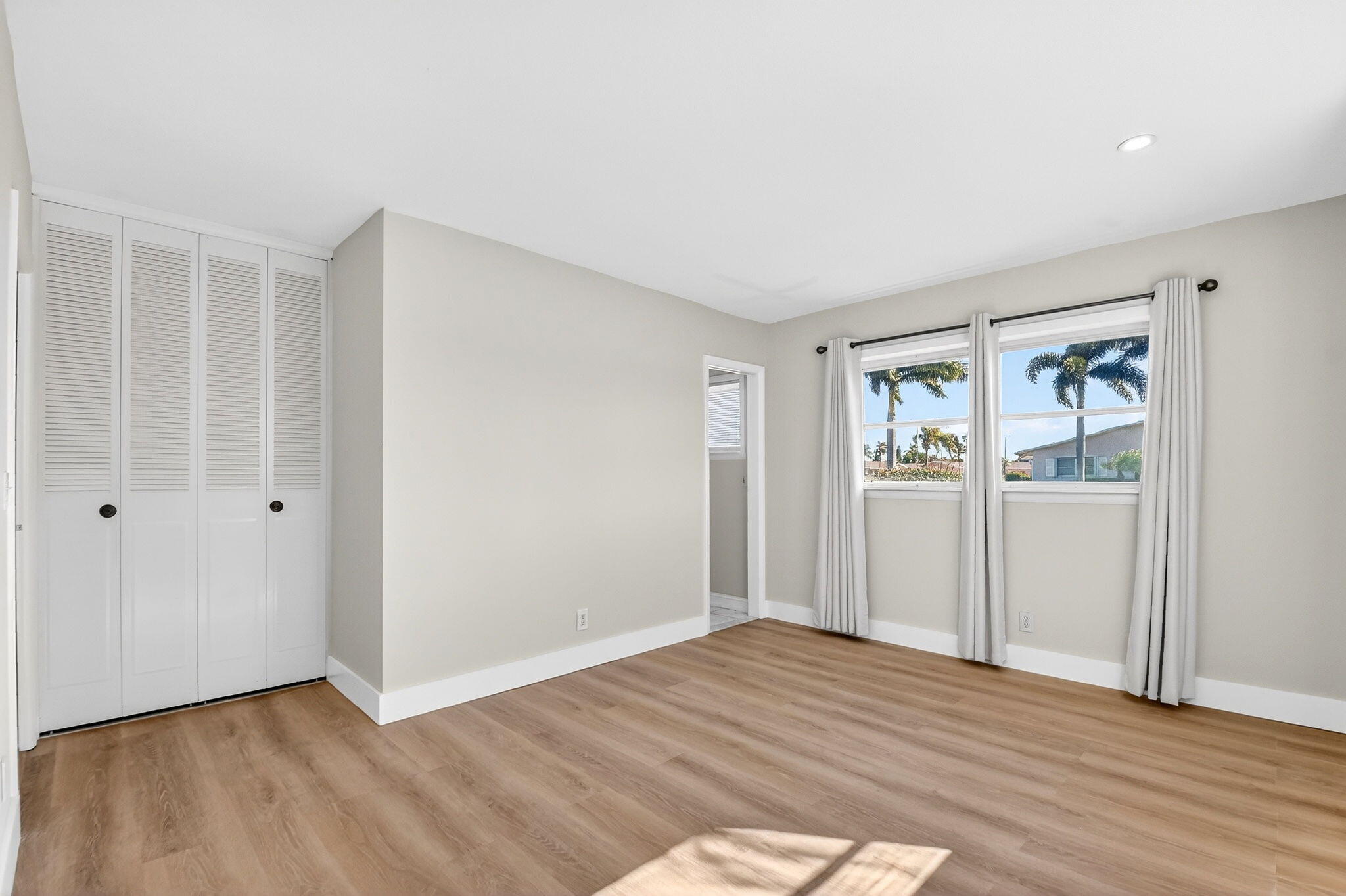 CRESTHAVEN VILLAS CONDO 24 - Residential