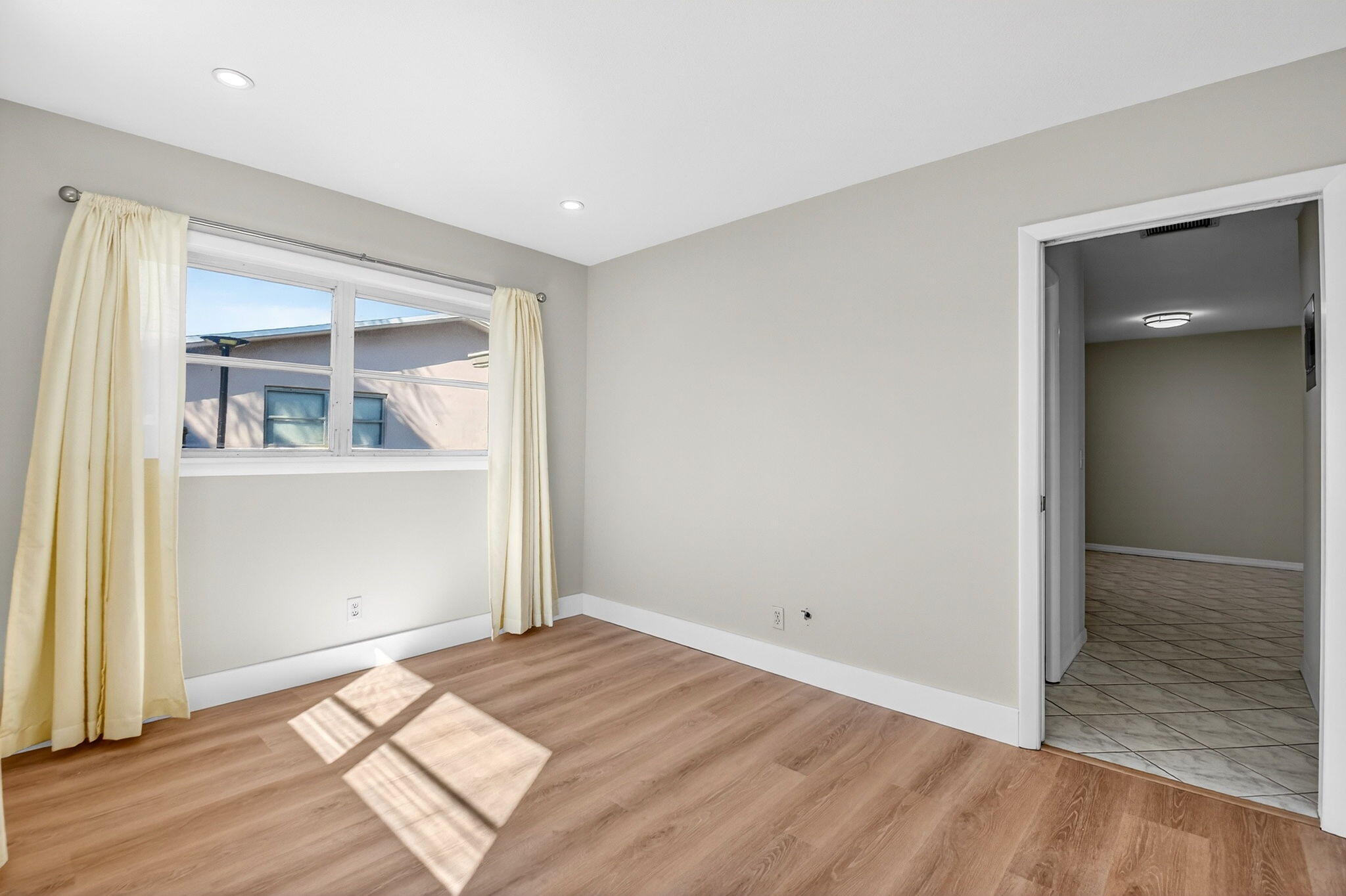 CRESTHAVEN VILLAS CONDO 24 - Residential