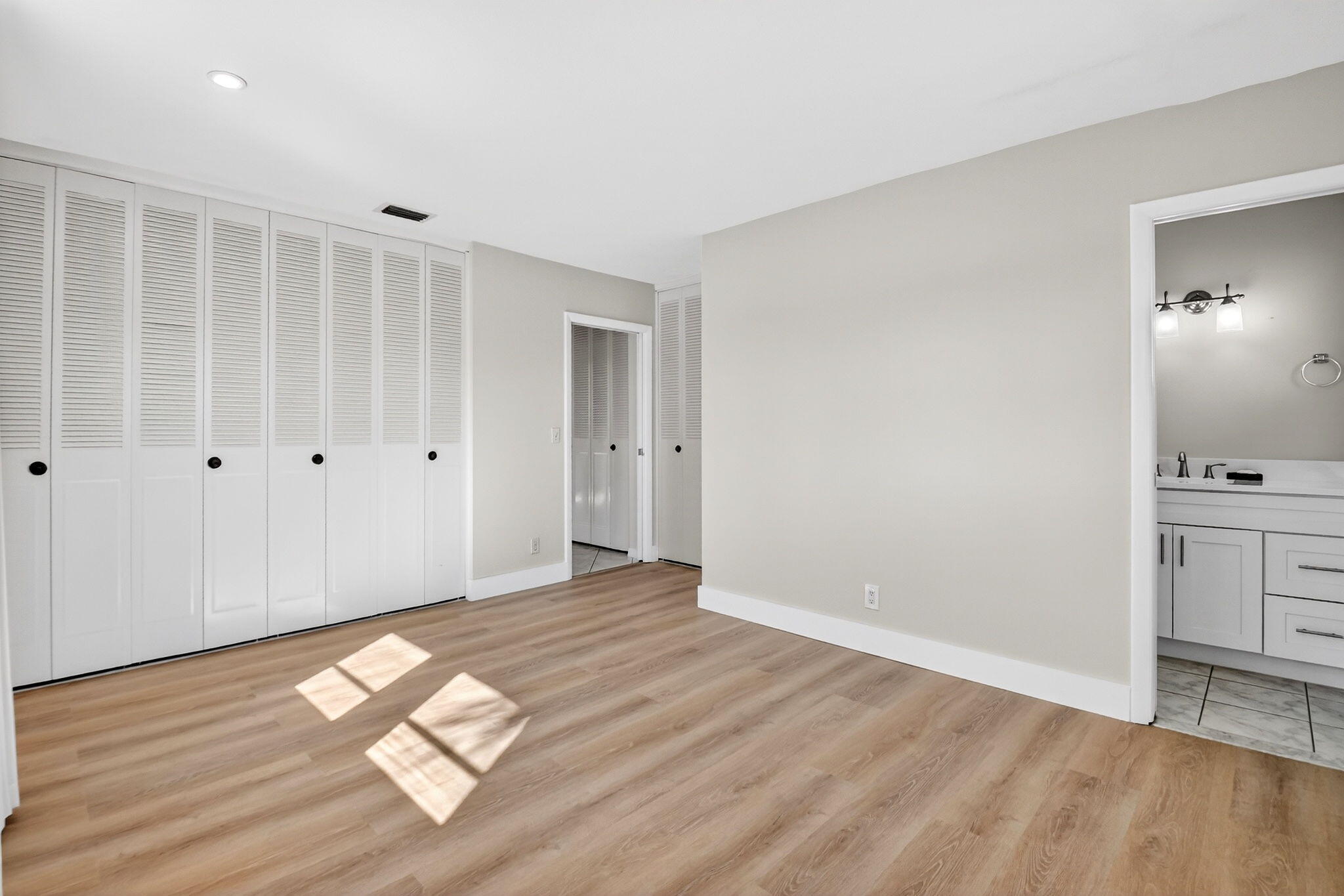 CRESTHAVEN VILLAS CONDO 24 - Residential