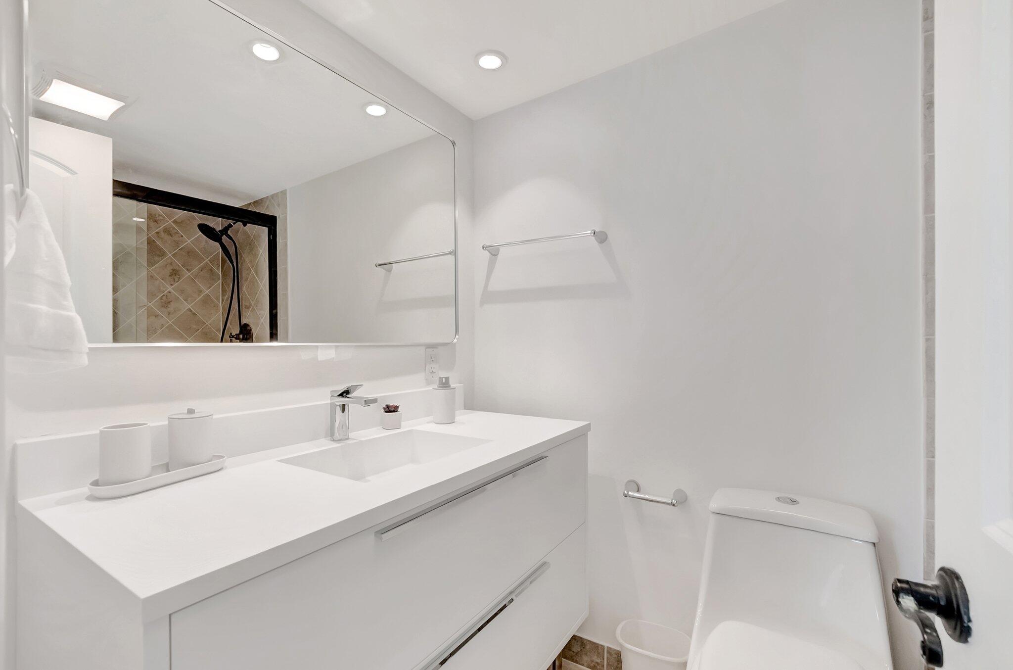 YARMOUTH AT CENTURY VILLAGE CONDO - Residential