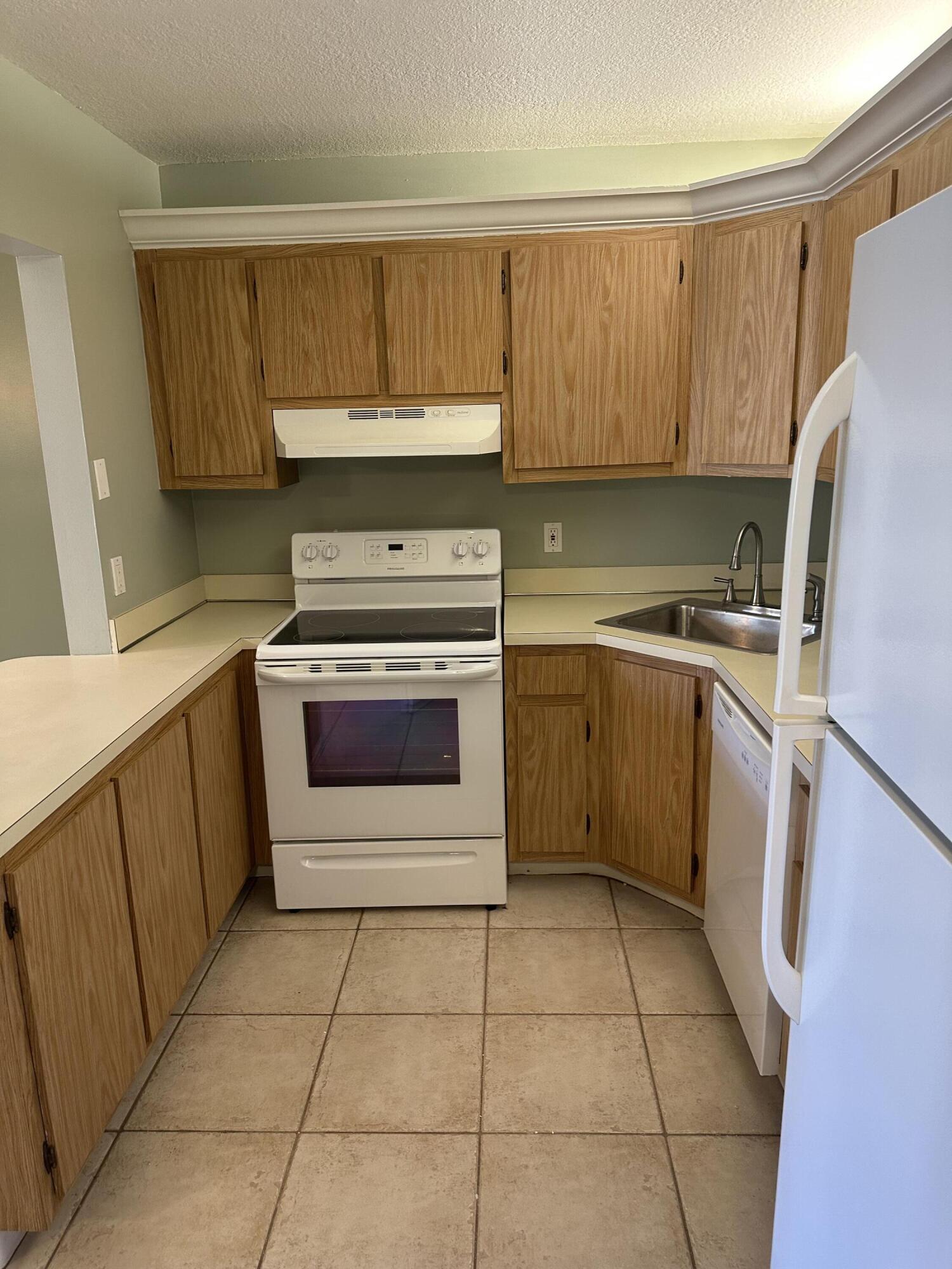 PINE RIDGE SOUTH IV CONDO - Residential