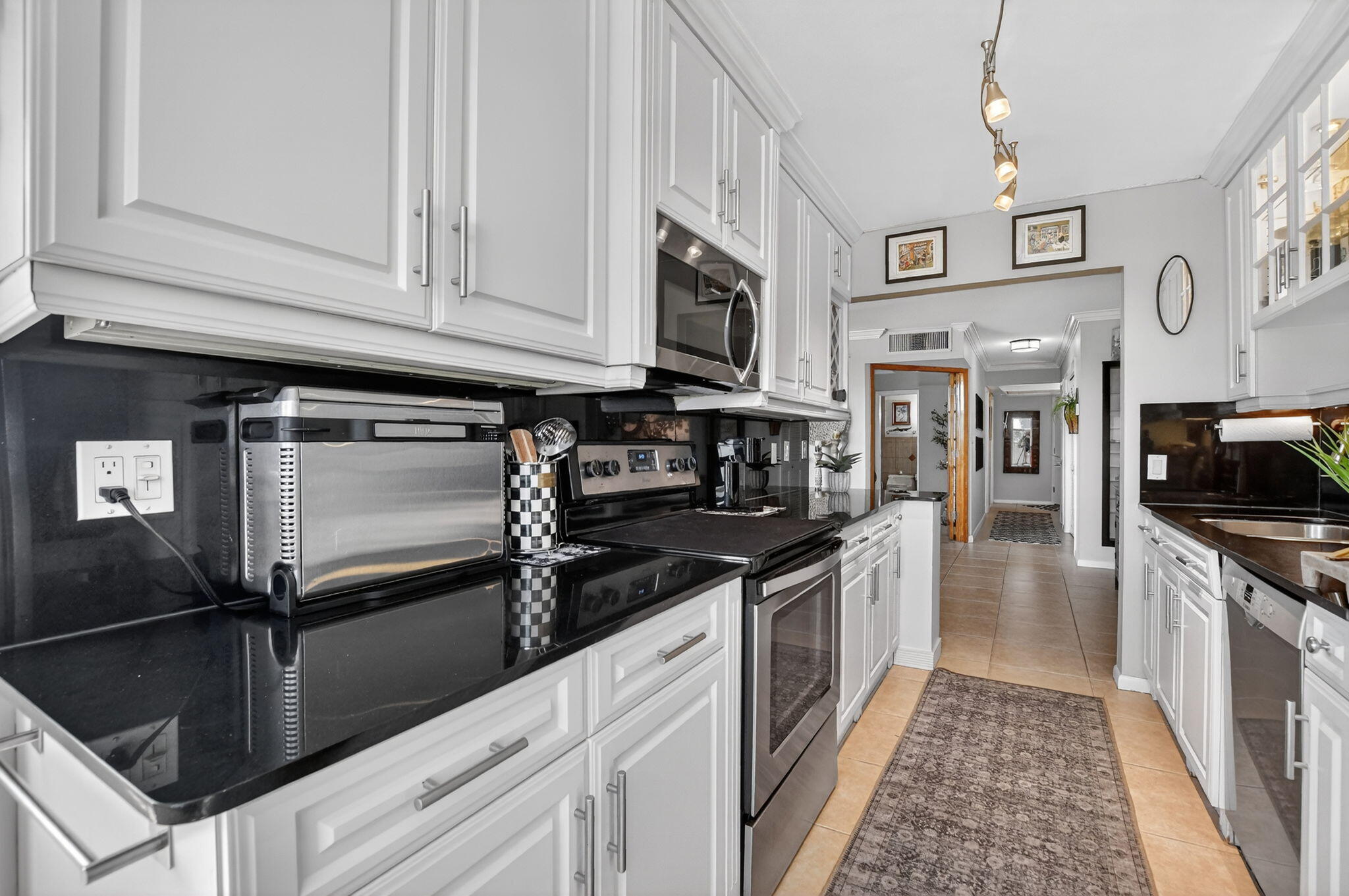 HILLSBORO LE BARON CONDO APTS - Residential
