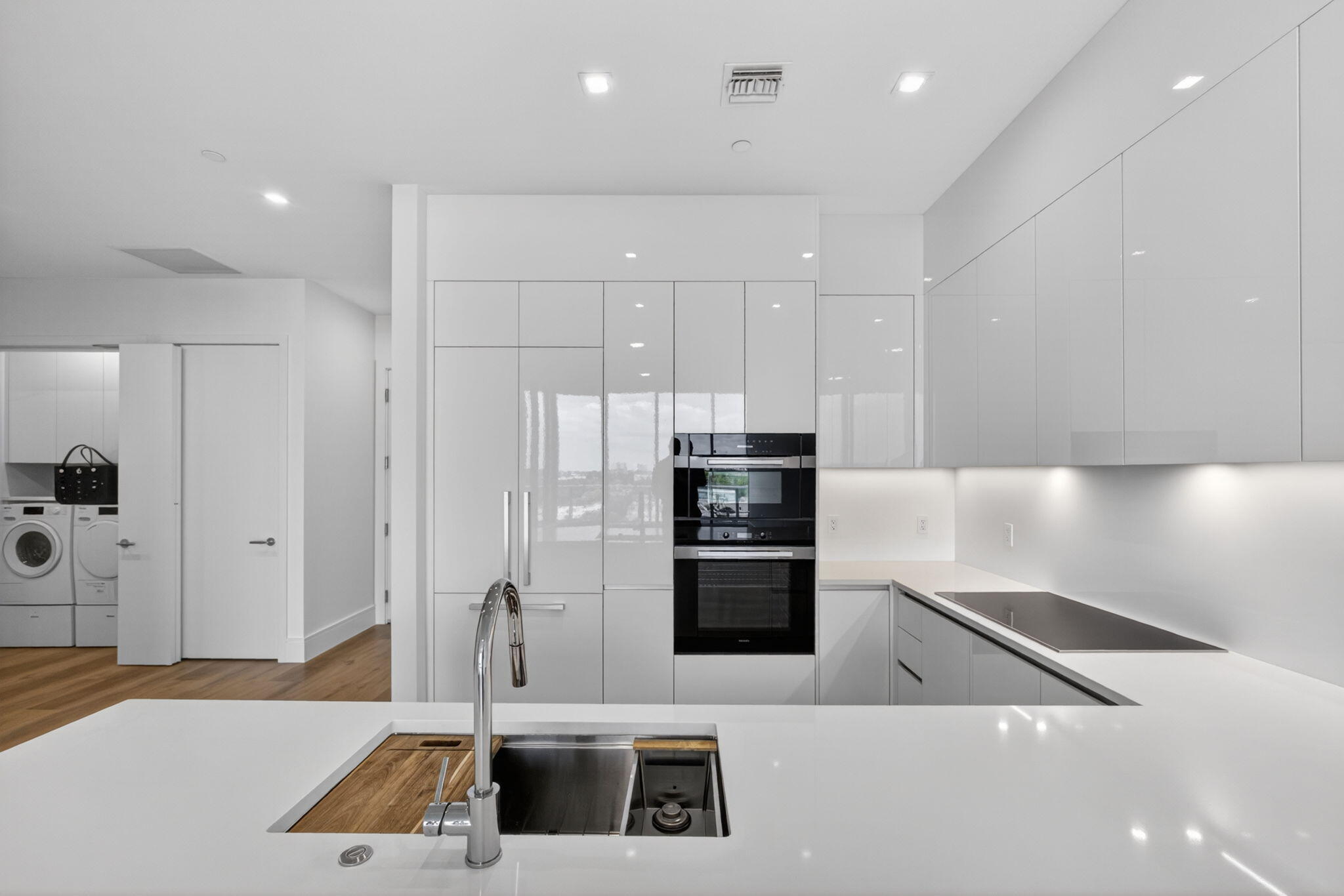 NAUTILUS 220 CONDO - Residential