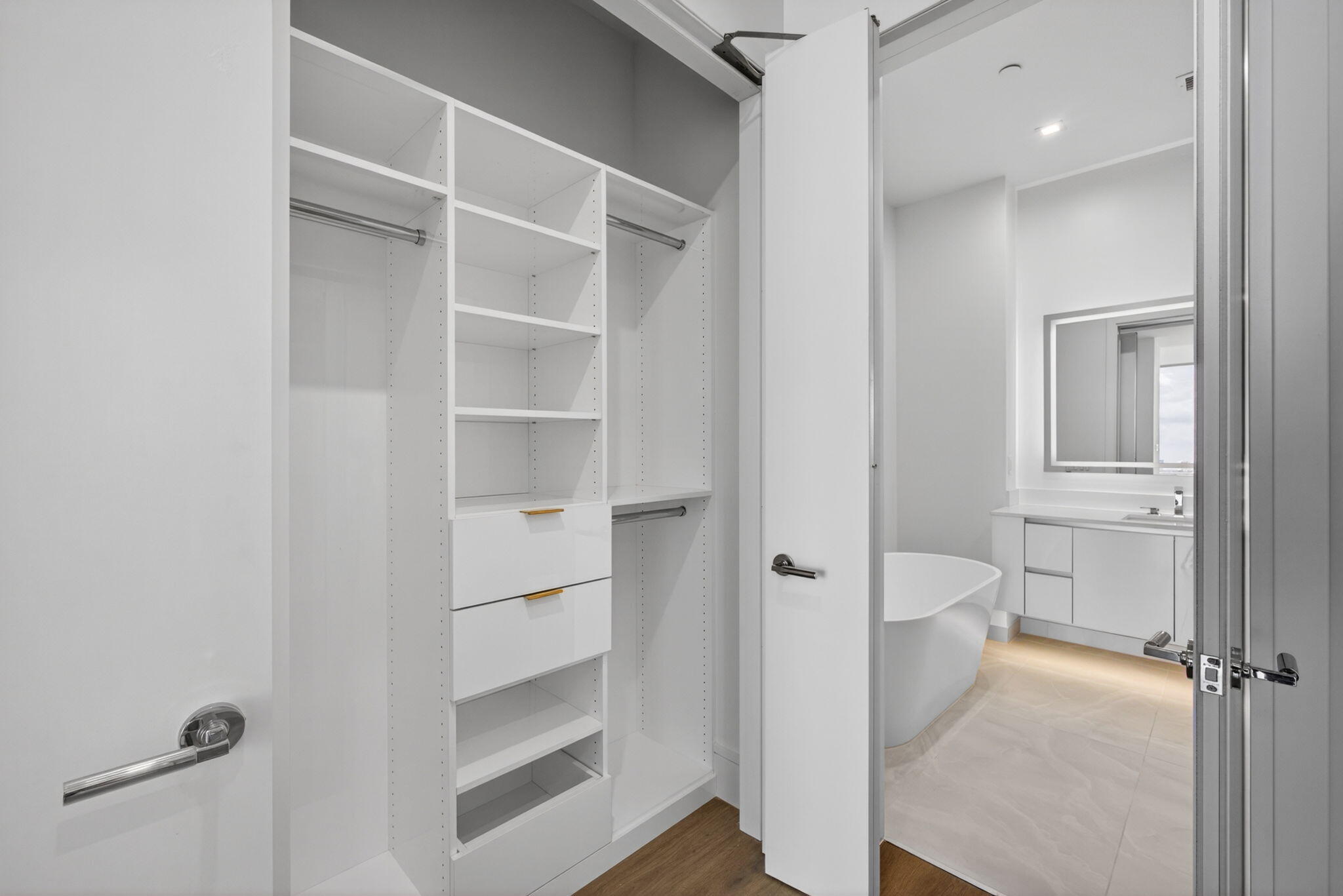NAUTILUS 220 CONDO - Residential