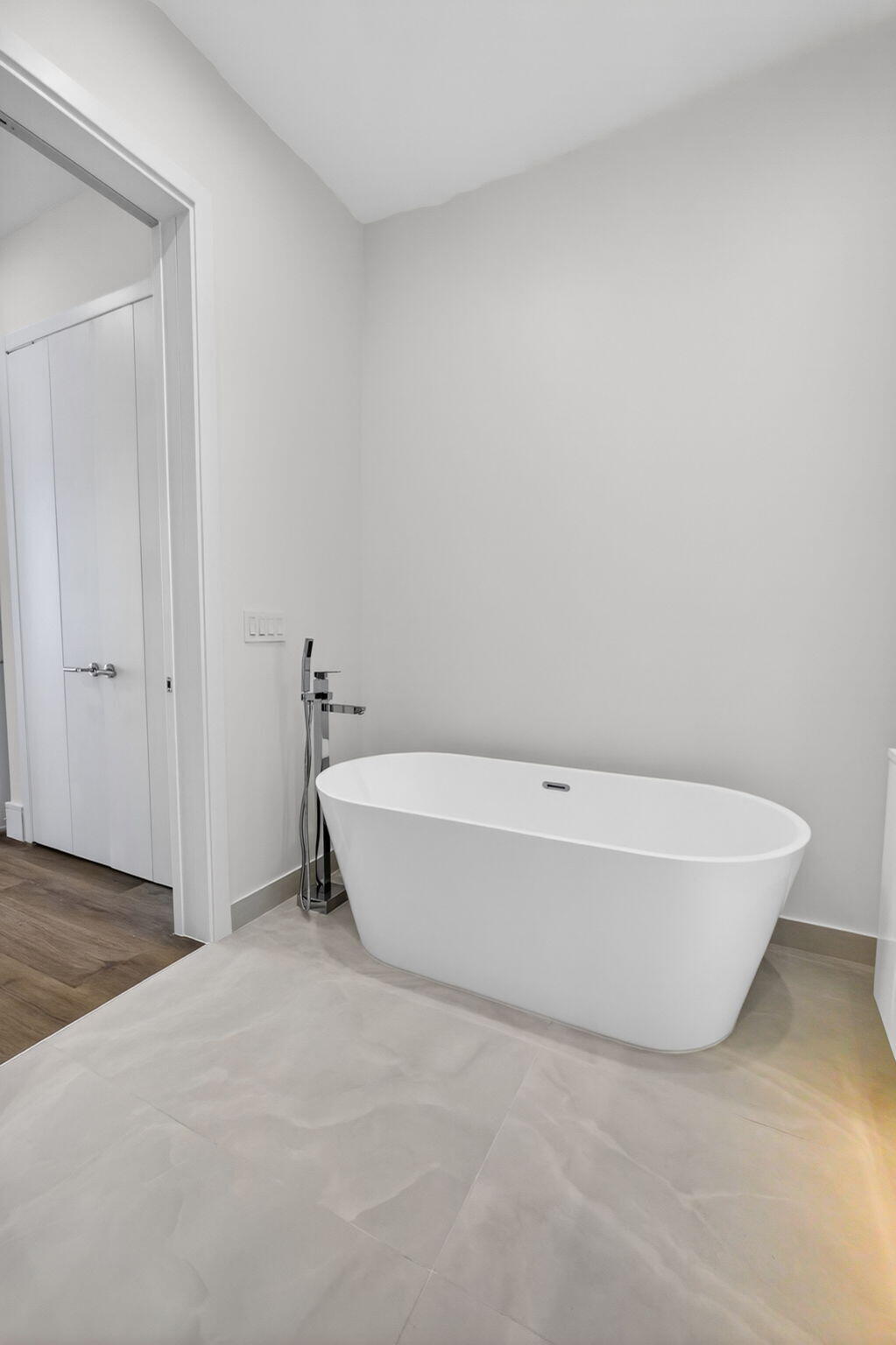 NAUTILUS 220 CONDO - Residential