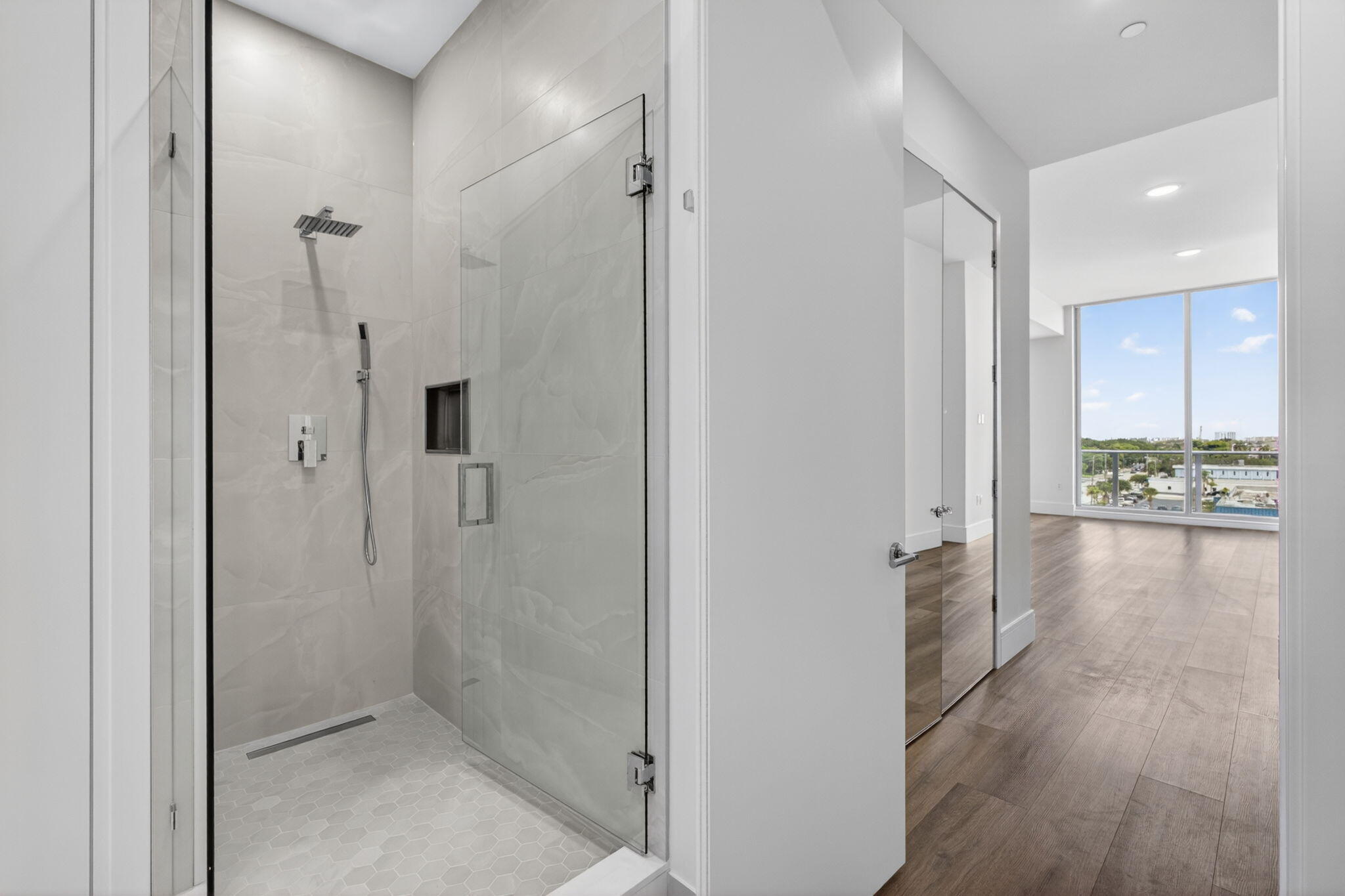 NAUTILUS 220 CONDO - Residential
