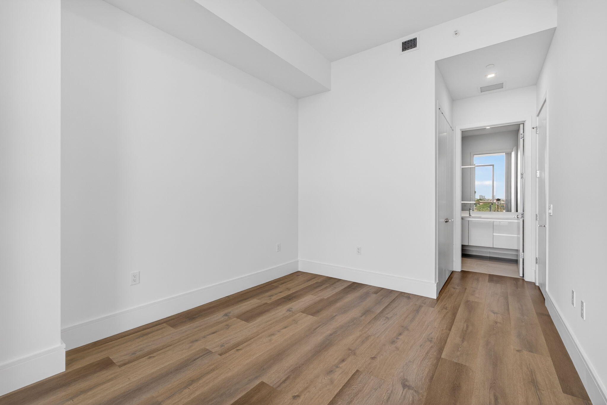 NAUTILUS 220 CONDO - Residential