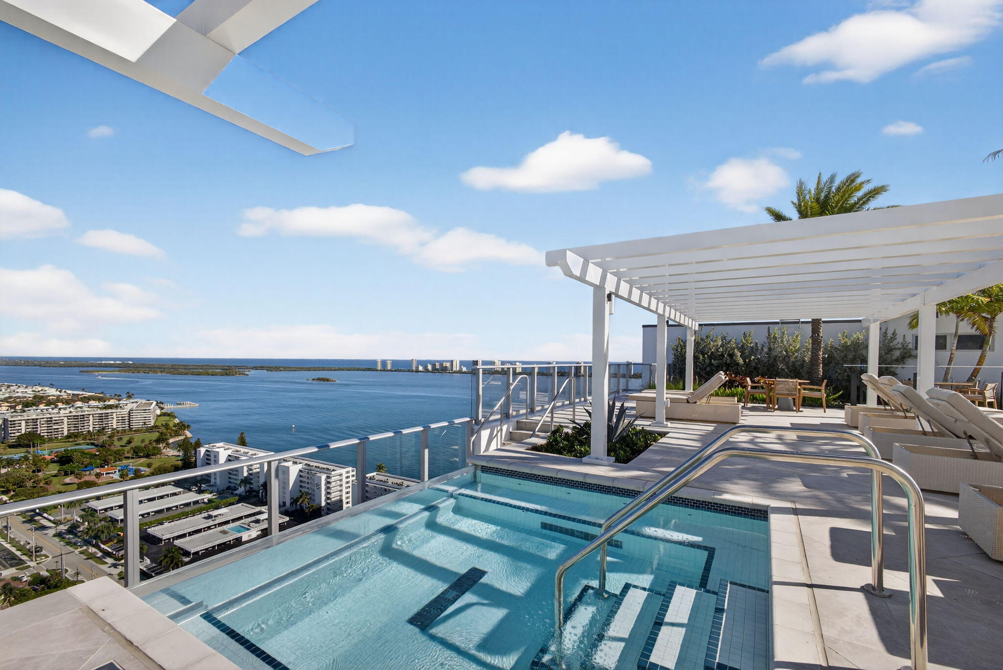 NAUTILUS 220 CONDO - Residential