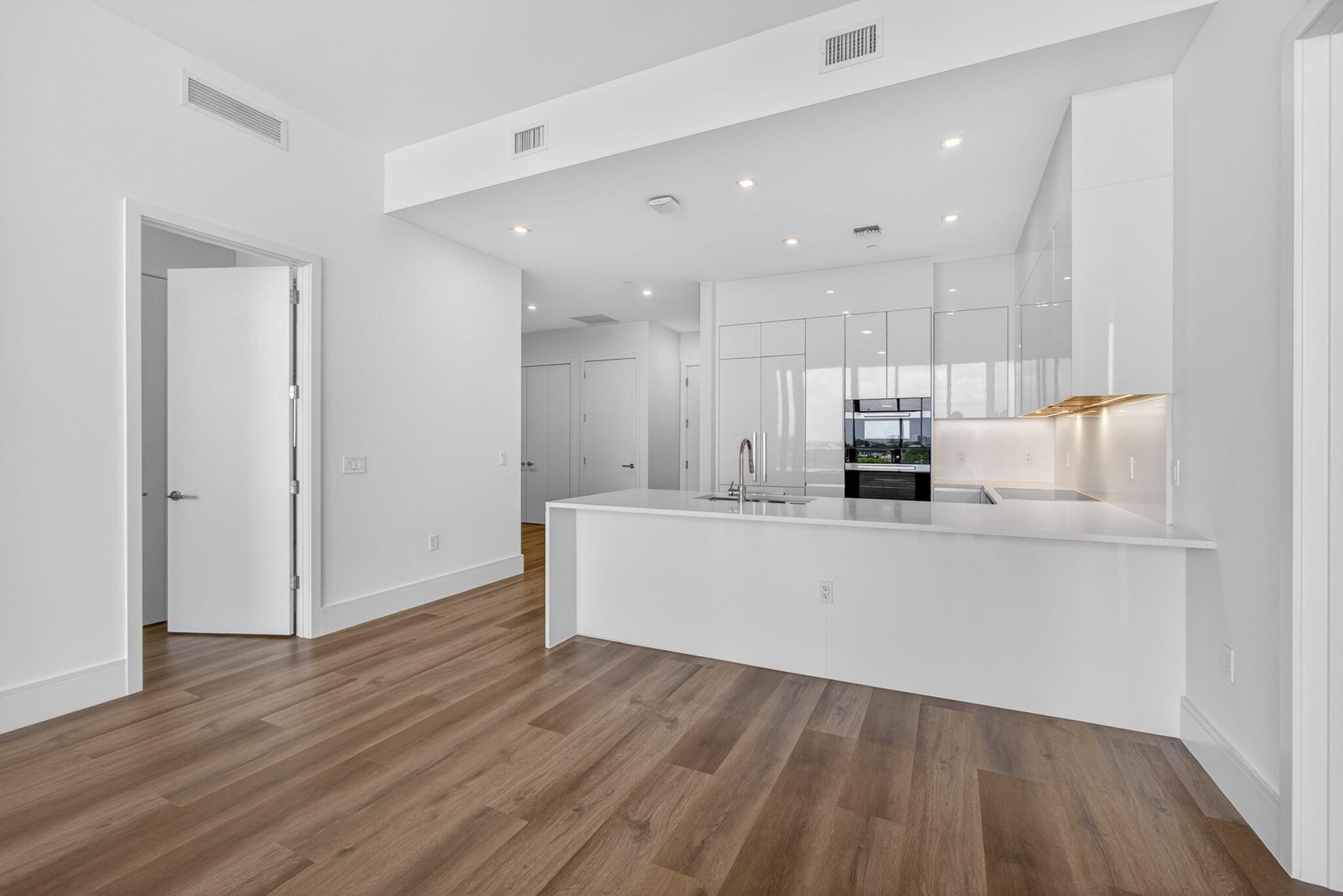 NAUTILUS 220 CONDO - Residential