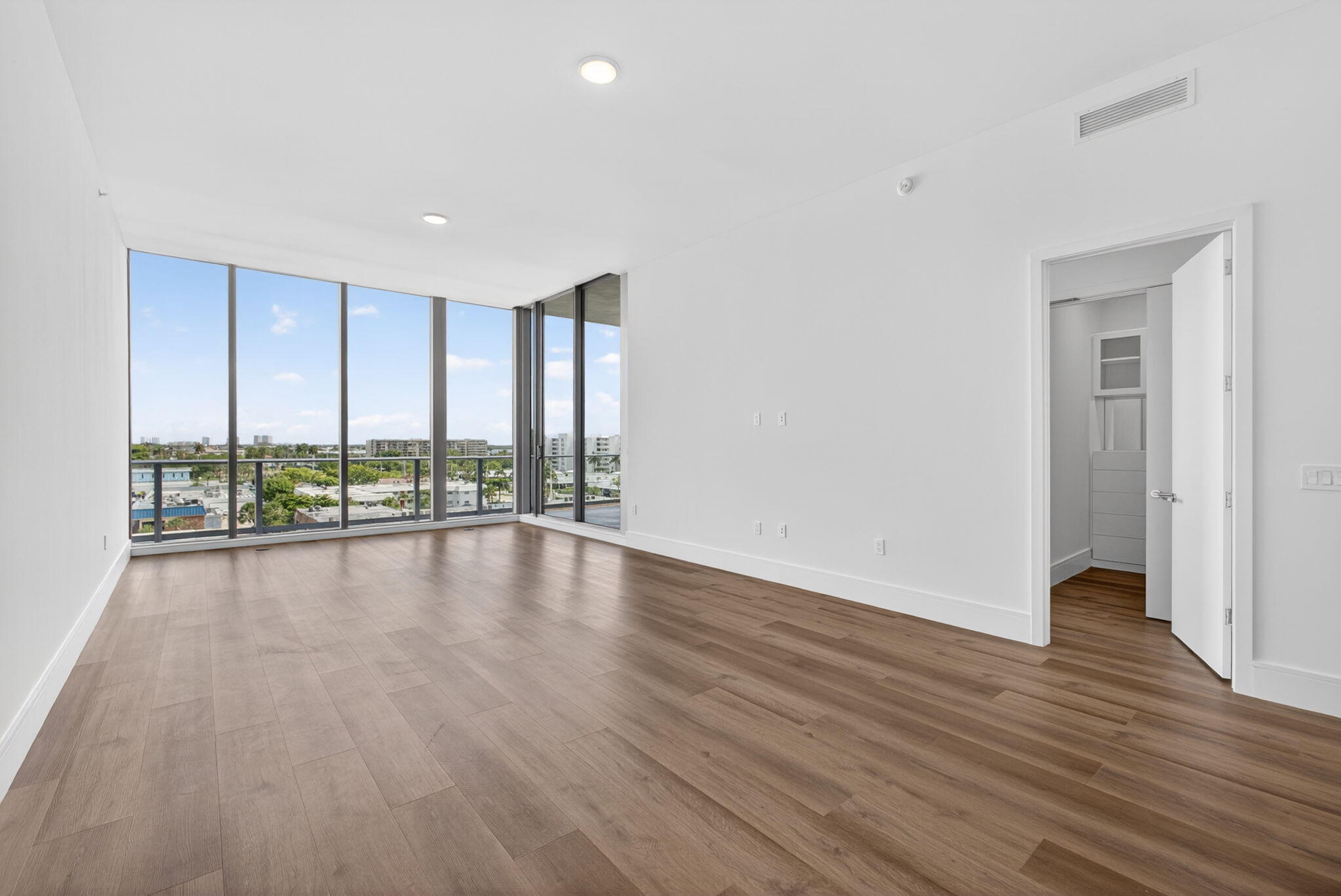 NAUTILUS 220 CONDO - Residential