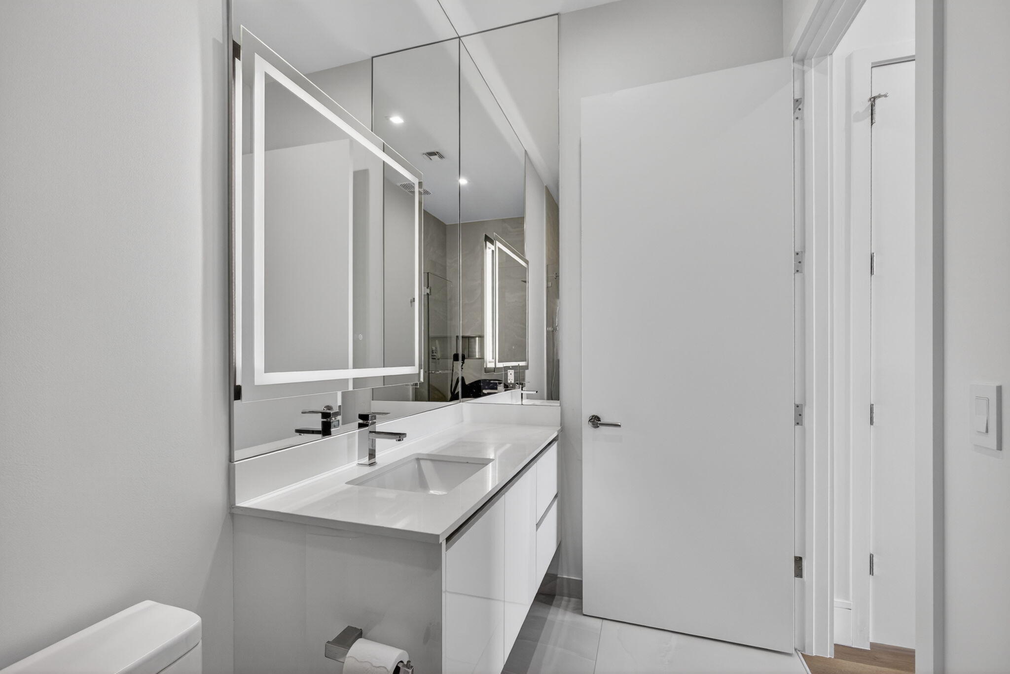 NAUTILUS 220 CONDO - Residential