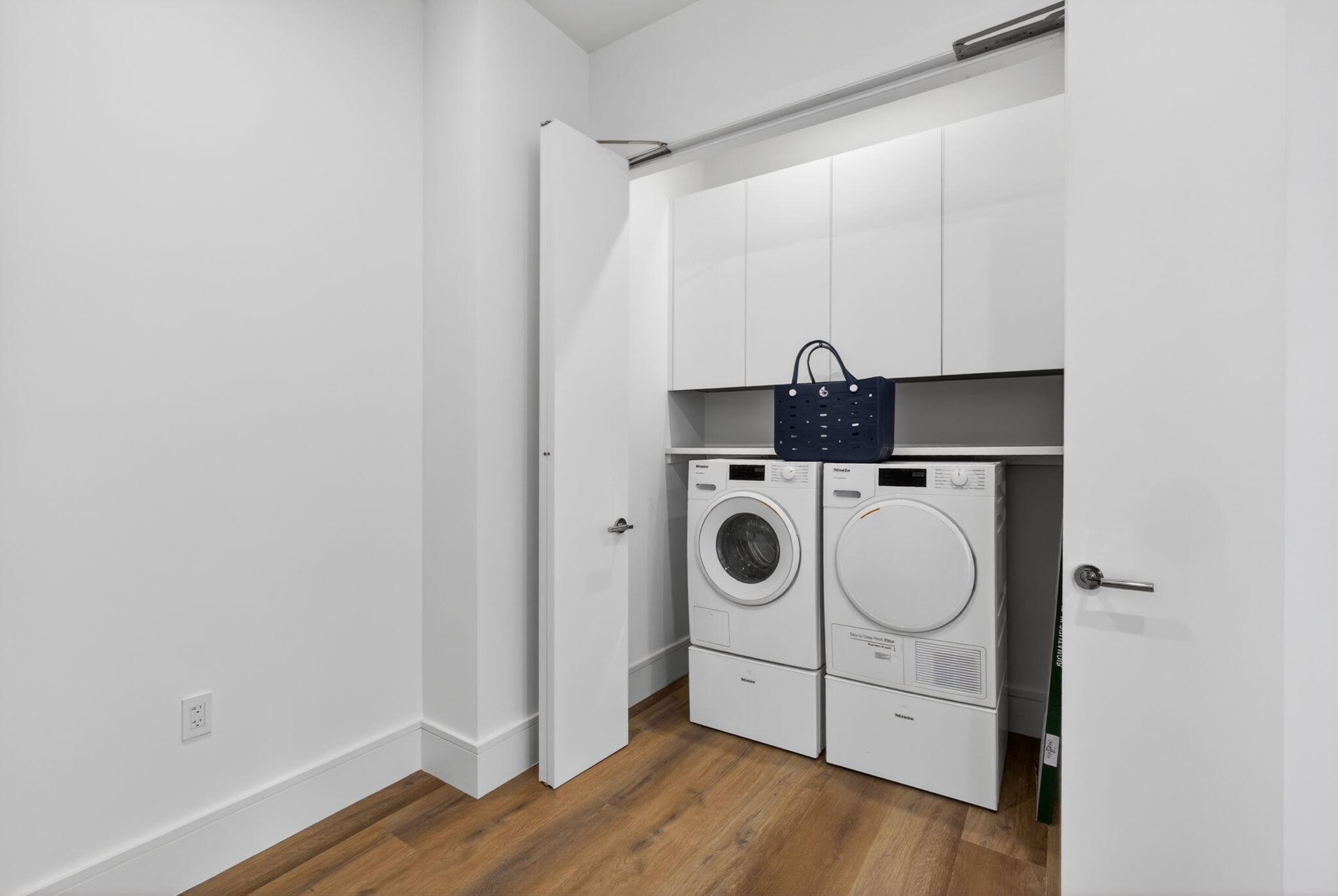 NAUTILUS 220 CONDO - Residential