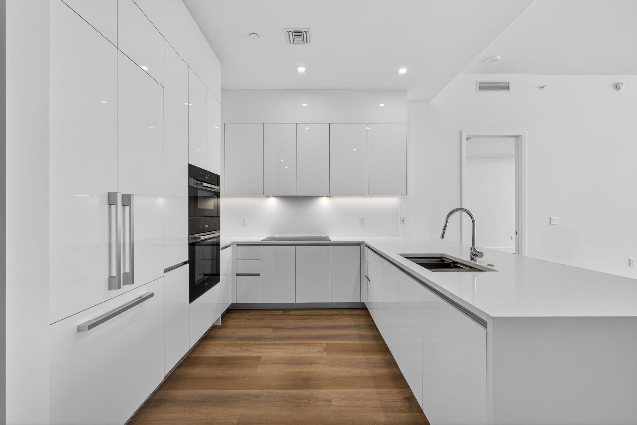 NAUTILUS 220 CONDO - Residential