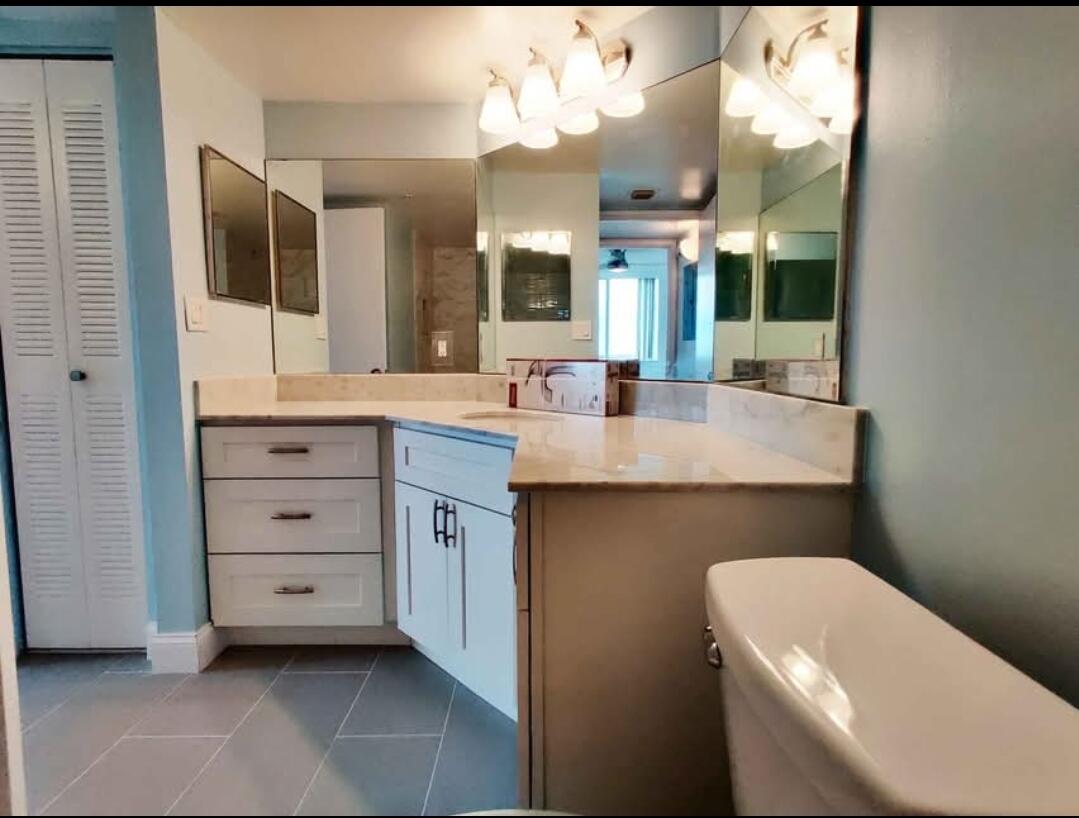 HYPOLUXOS MARINERS CAY CONDO - Residential