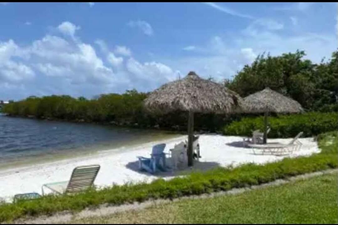 HYPOLUXOS MARINERS CAY CONDO - Residential