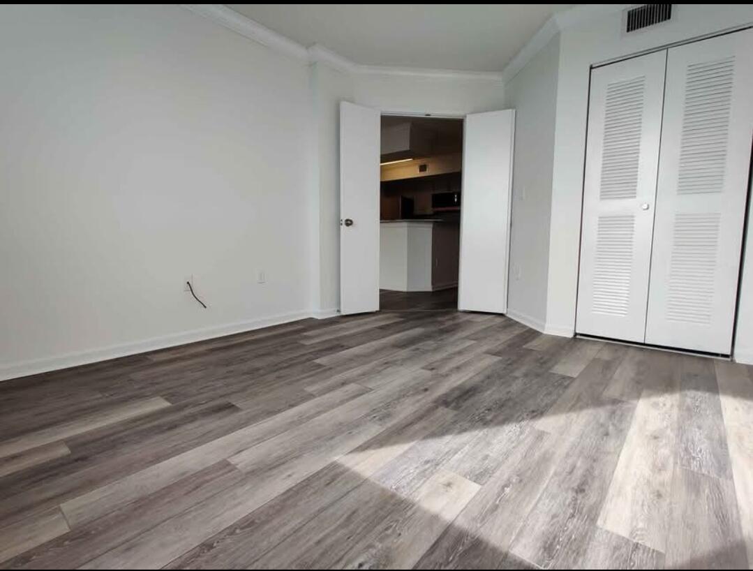 HYPOLUXOS MARINERS CAY CONDO - Residential