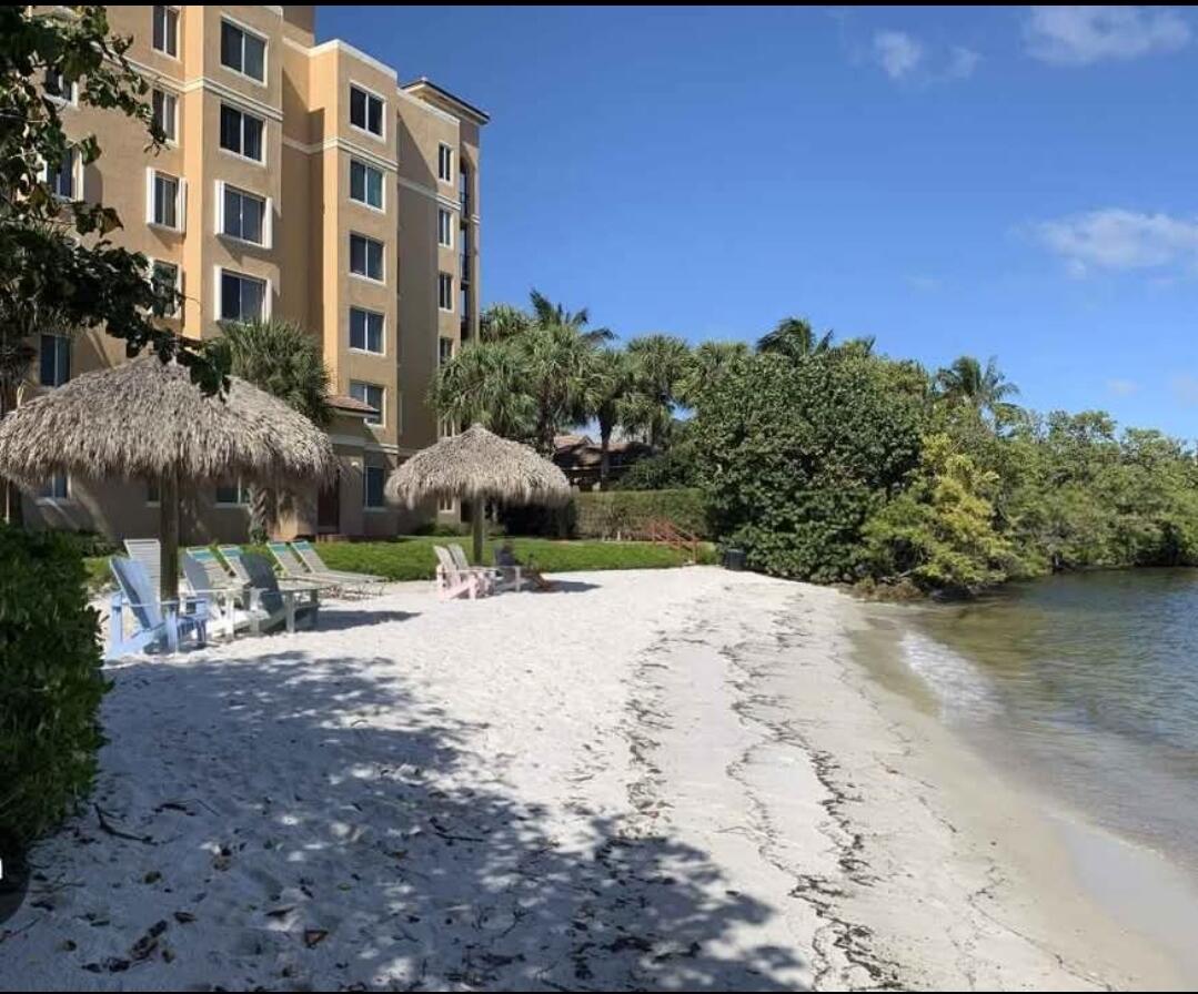 HYPOLUXOS MARINERS CAY CONDO - Residential
