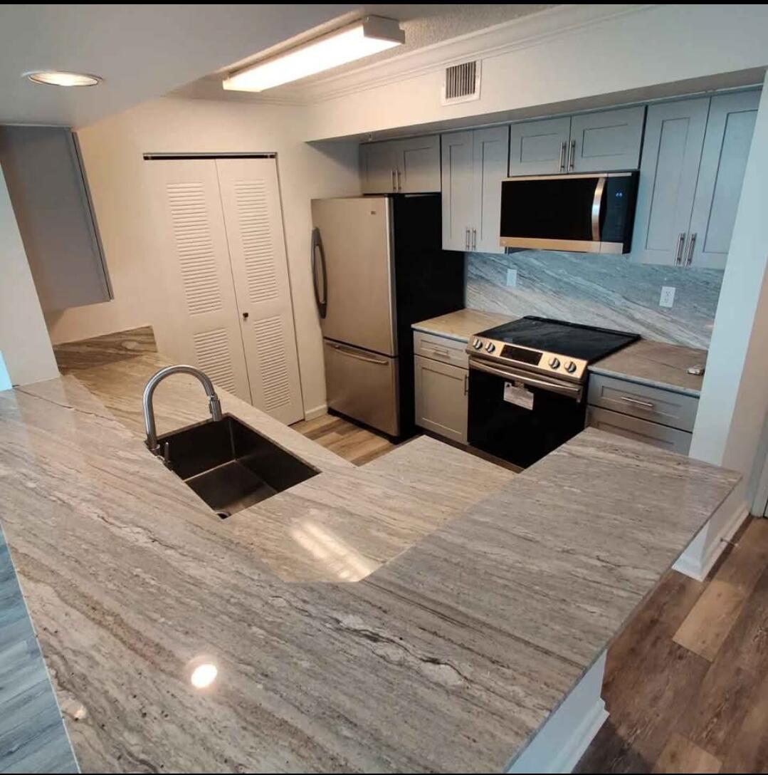 HYPOLUXOS MARINERS CAY CONDO - Residential
