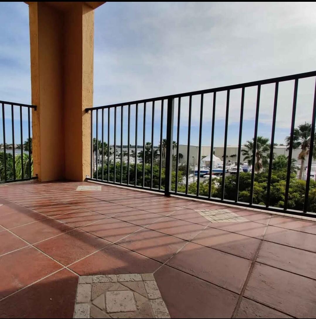 HYPOLUXOS MARINERS CAY CONDO - Residential