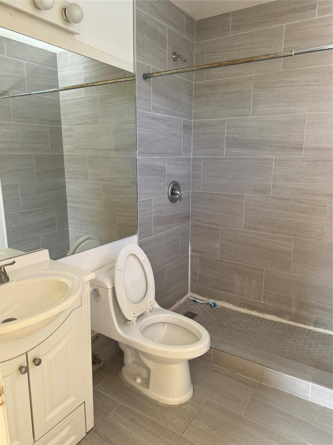 ORANGE TREE VILLAS - Residential Lease