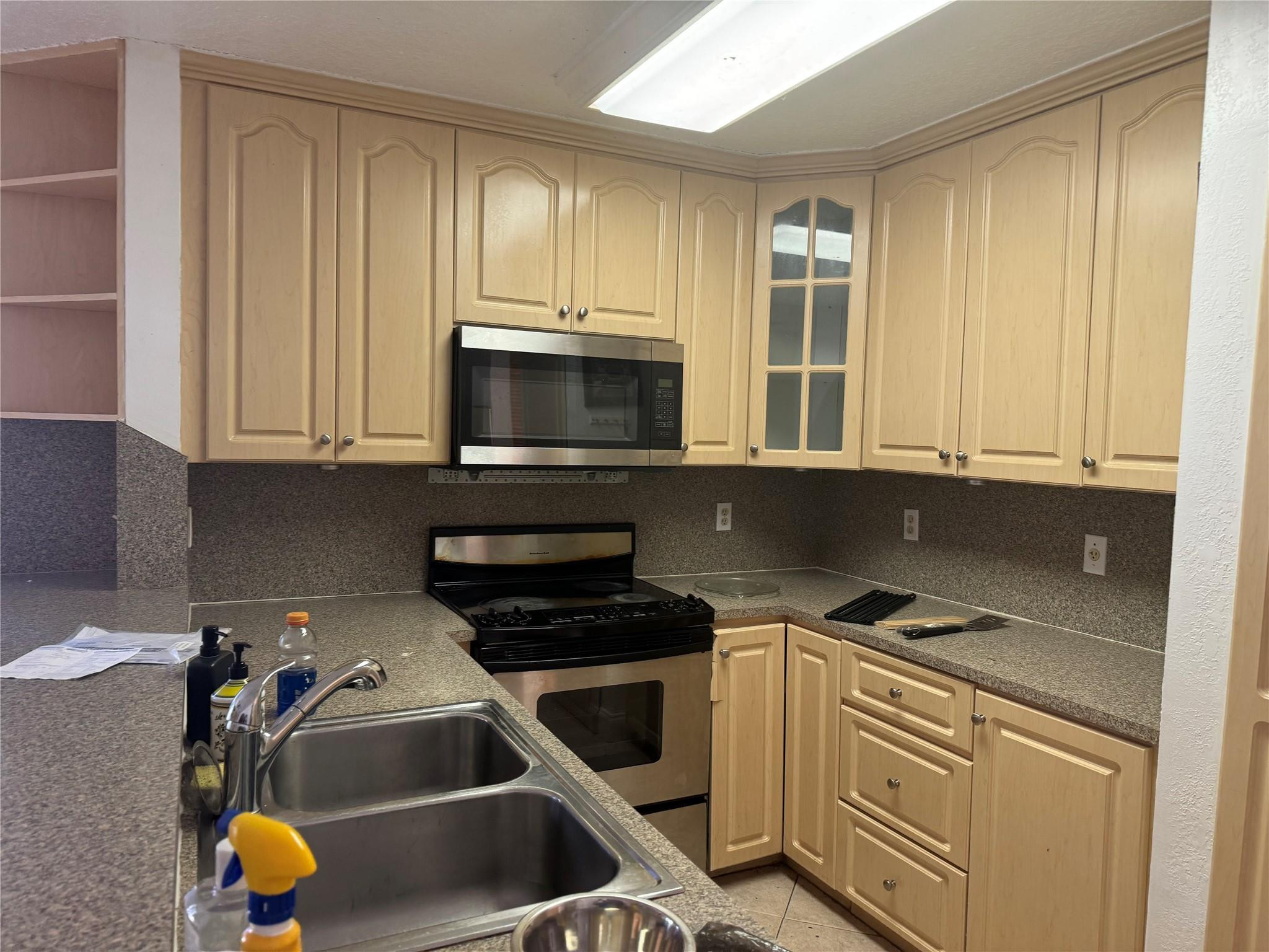 ORANGE TREE VILLAS - Residential Lease